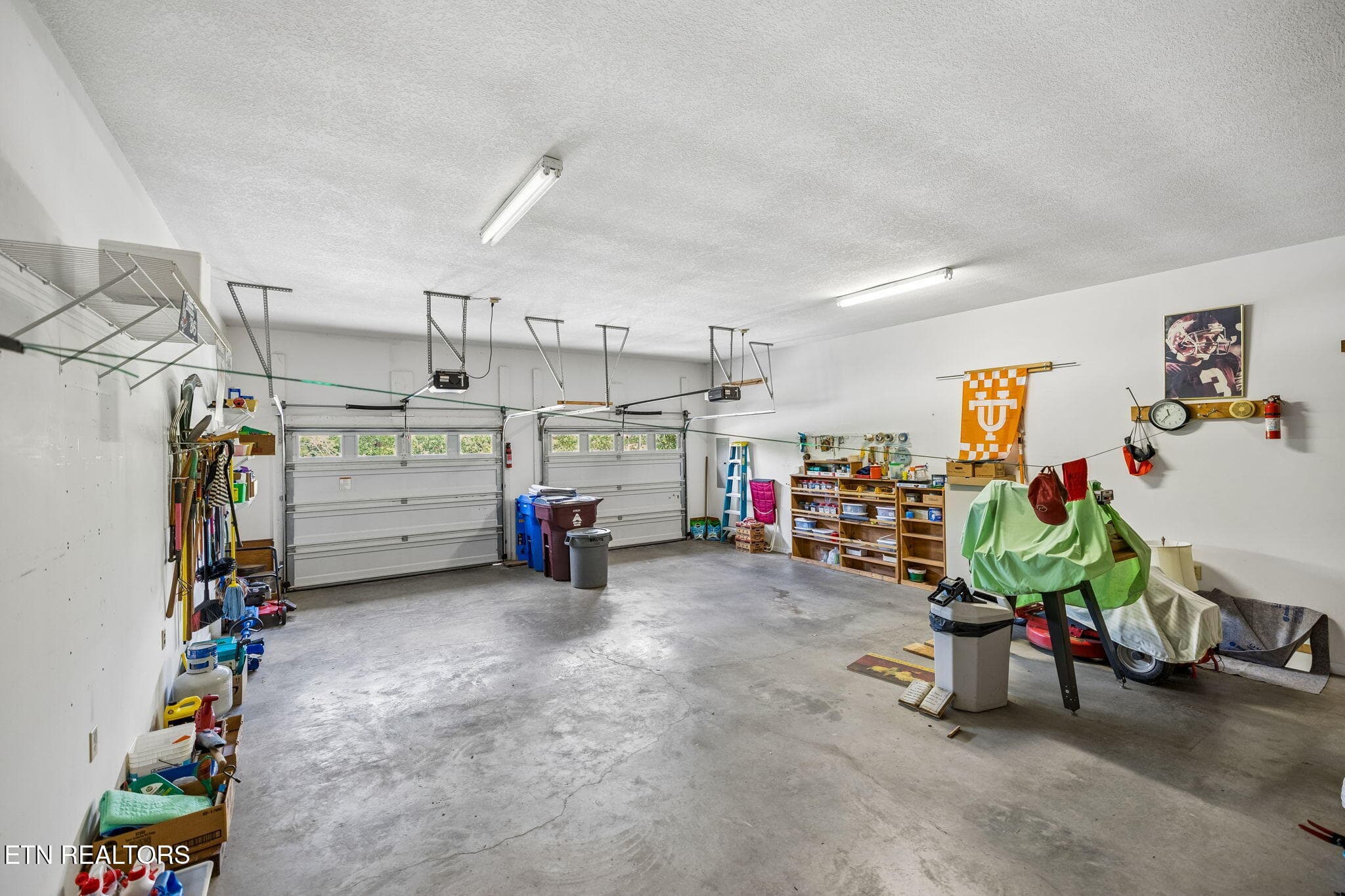 Oversized garage - 937 Andover Blvd, Alcoa, TN 37701, Alcoa