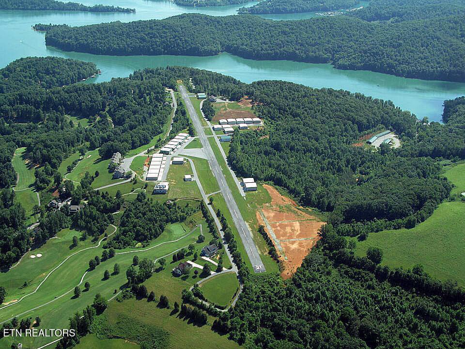 Airstrip - 114 E Harbor View Lane, LaFollette, TN 37766