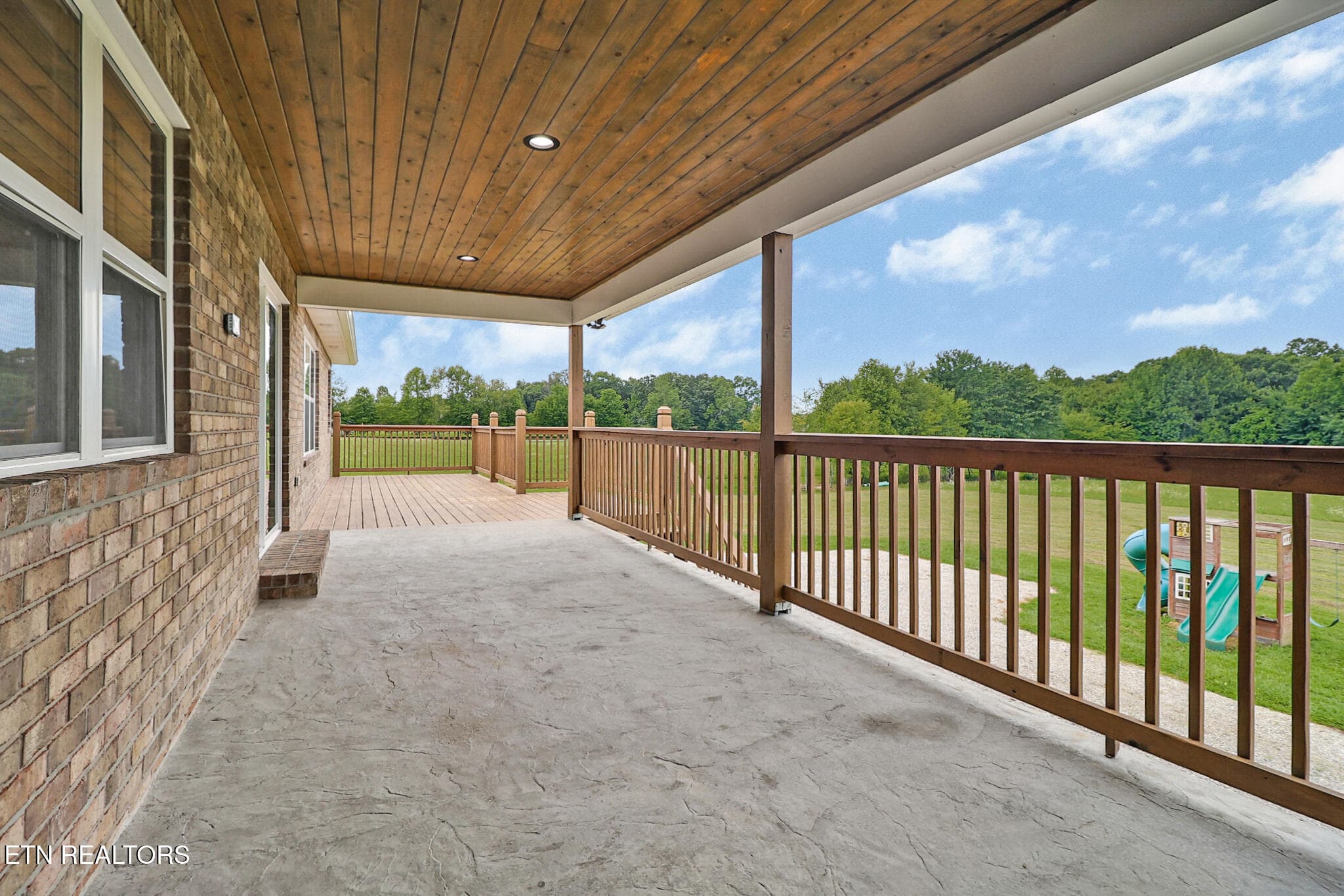 Covered Porch - 322 Randolph Rd, Crossville, TN 38571