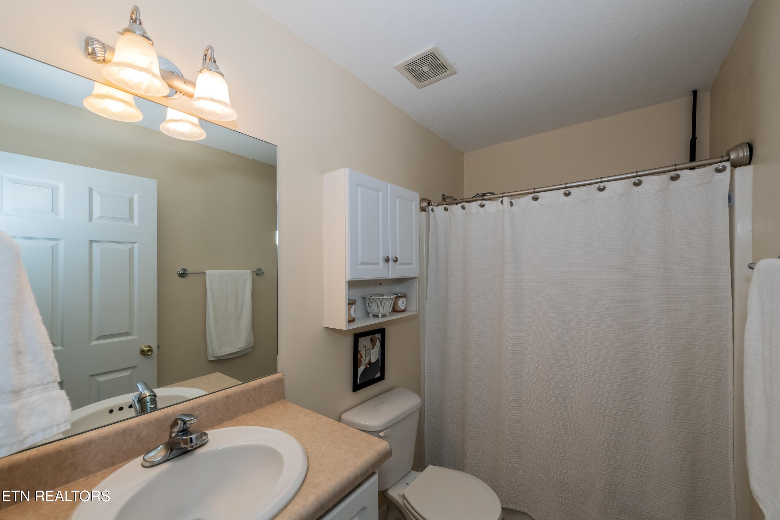 hall bath - 2912 Dominion Drive, Maryville, TN 37803, Maryville