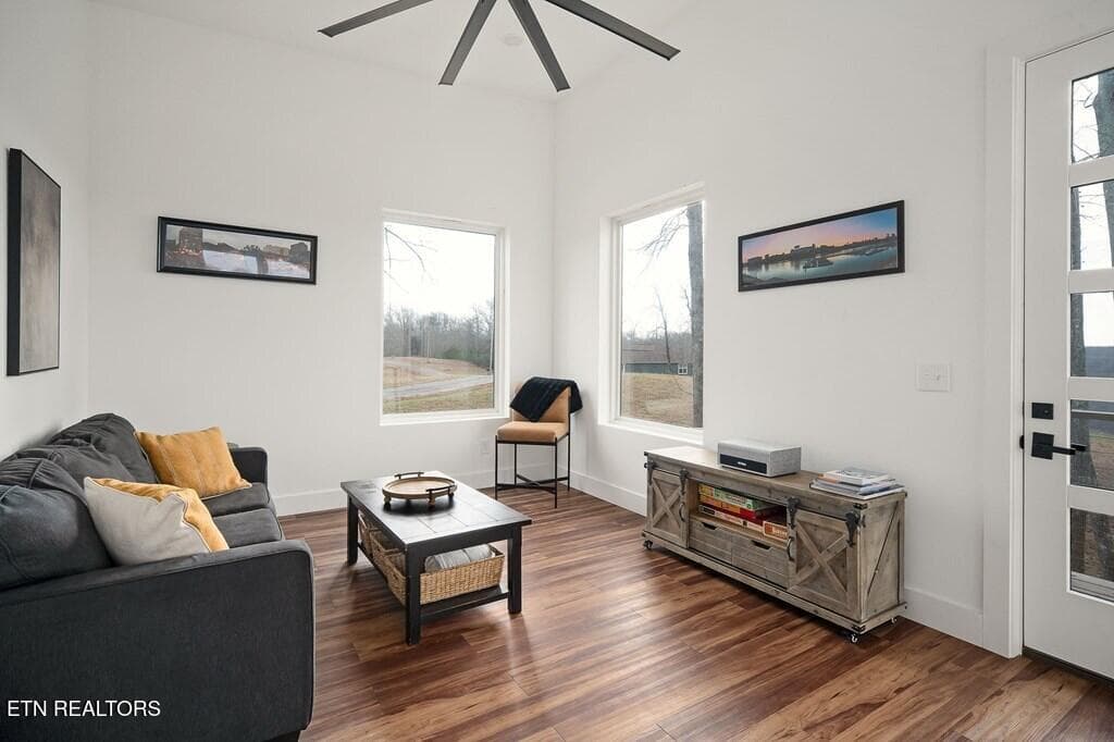 1000077087_49 - 1171 W Hutchins Bend Rd, Sparta, TN 38583, Sparta