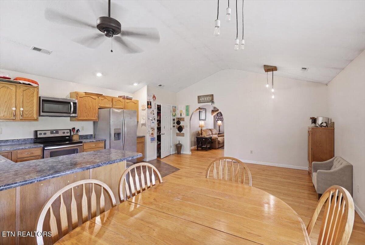 13-photo_declutter_af1c737f - 1055 Swannsylvania Rd, Dandridge, TN 37725
