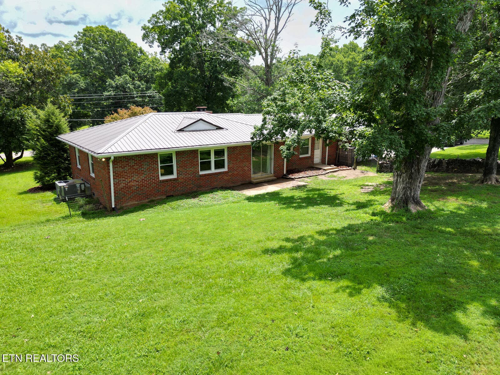 HB - 112 S Hummingbird Lane, Dickson, TN 37055