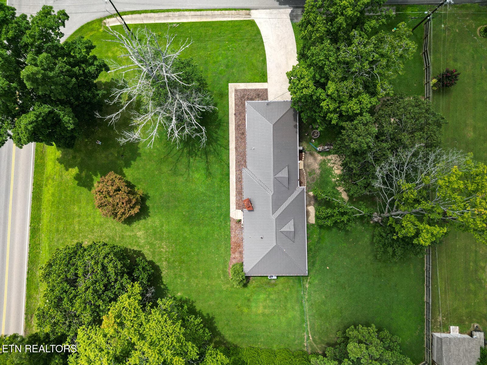 HB - 112 S Hummingbird Lane, Dickson, TN 37055