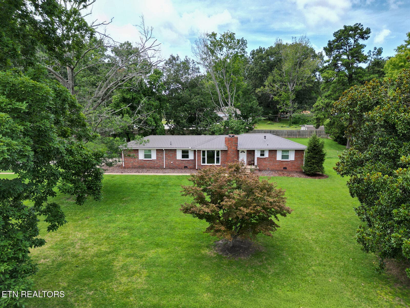 HB - 112 S Hummingbird Lane, Dickson, TN 37055