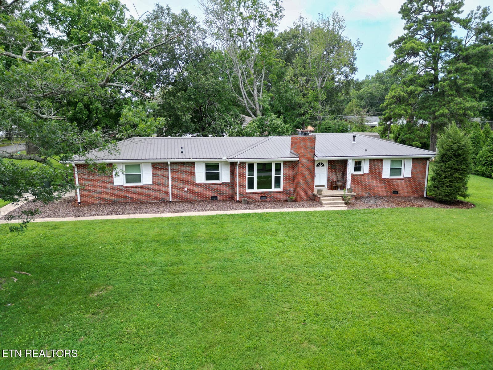 HB - 112 S Hummingbird Lane, Dickson, TN 37055