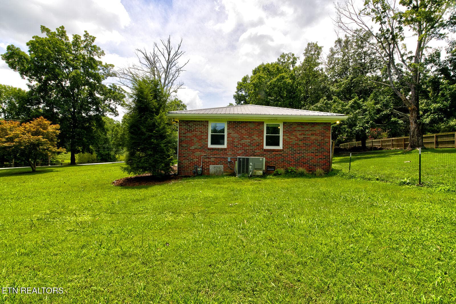 HB - 112 S Hummingbird Lane, Dickson, TN 37055