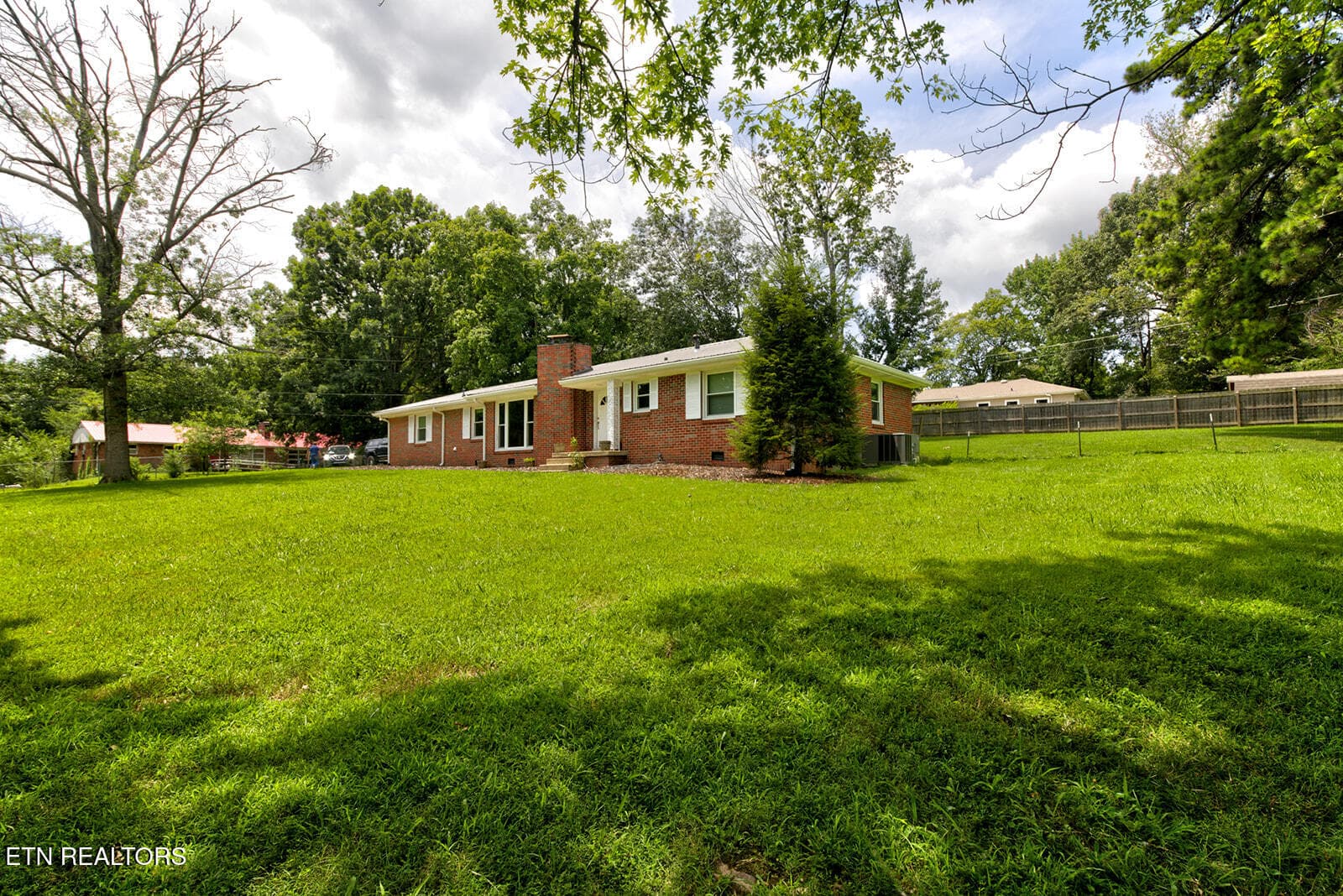 HB - 112 S Hummingbird Lane, Dickson, TN 37055