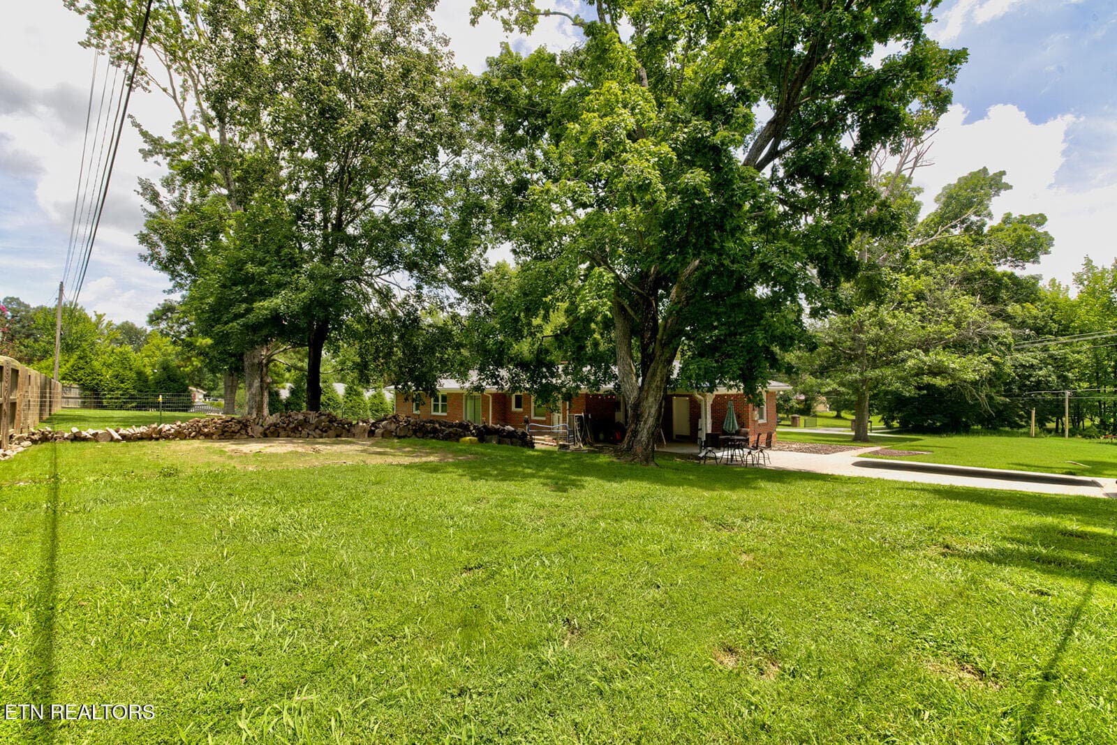 HB - 112 S Hummingbird Lane, Dickson, TN 37055