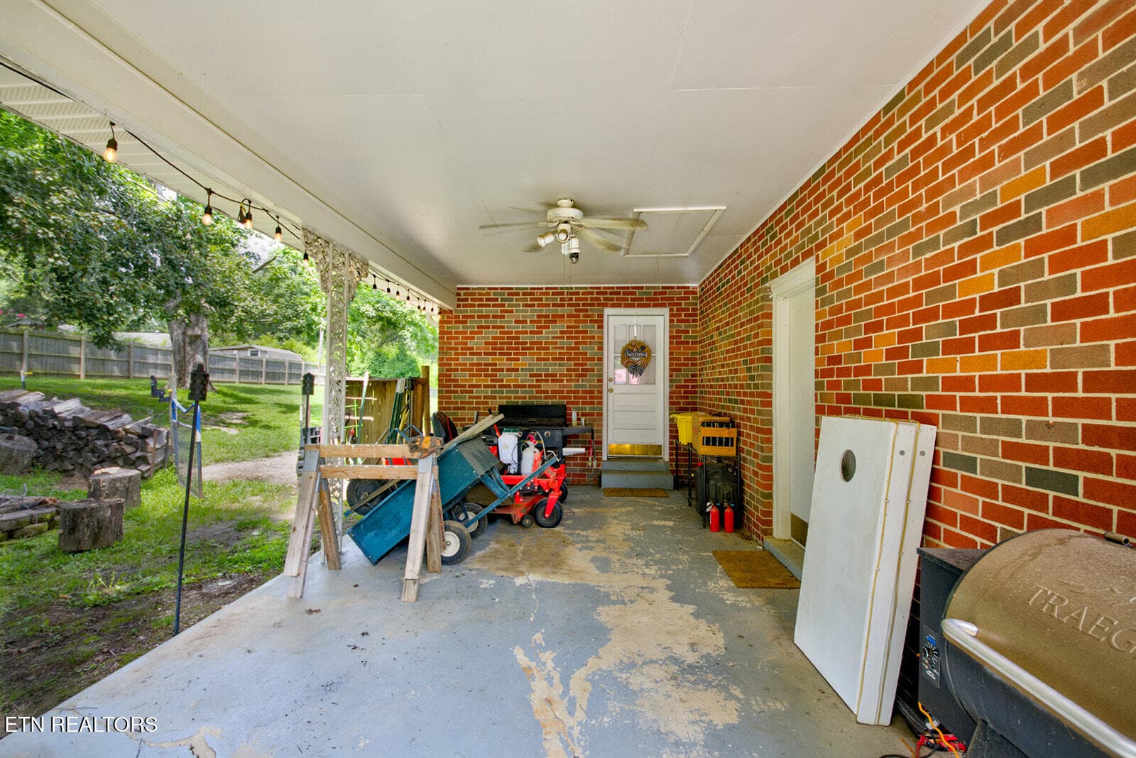 HB - 112 S Hummingbird Lane, Dickson, TN 37055