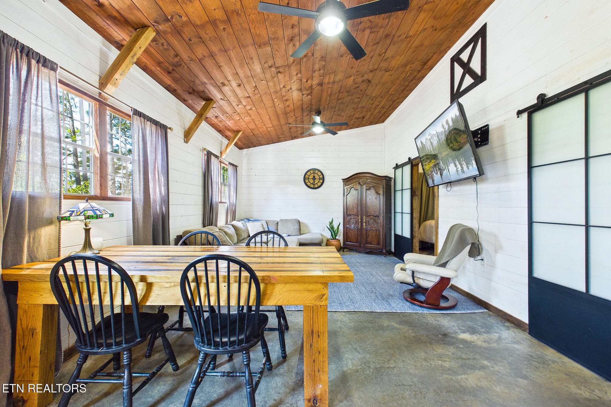 Living Dining - 361 County Road 38, Riceville, TN 37370, Riceville