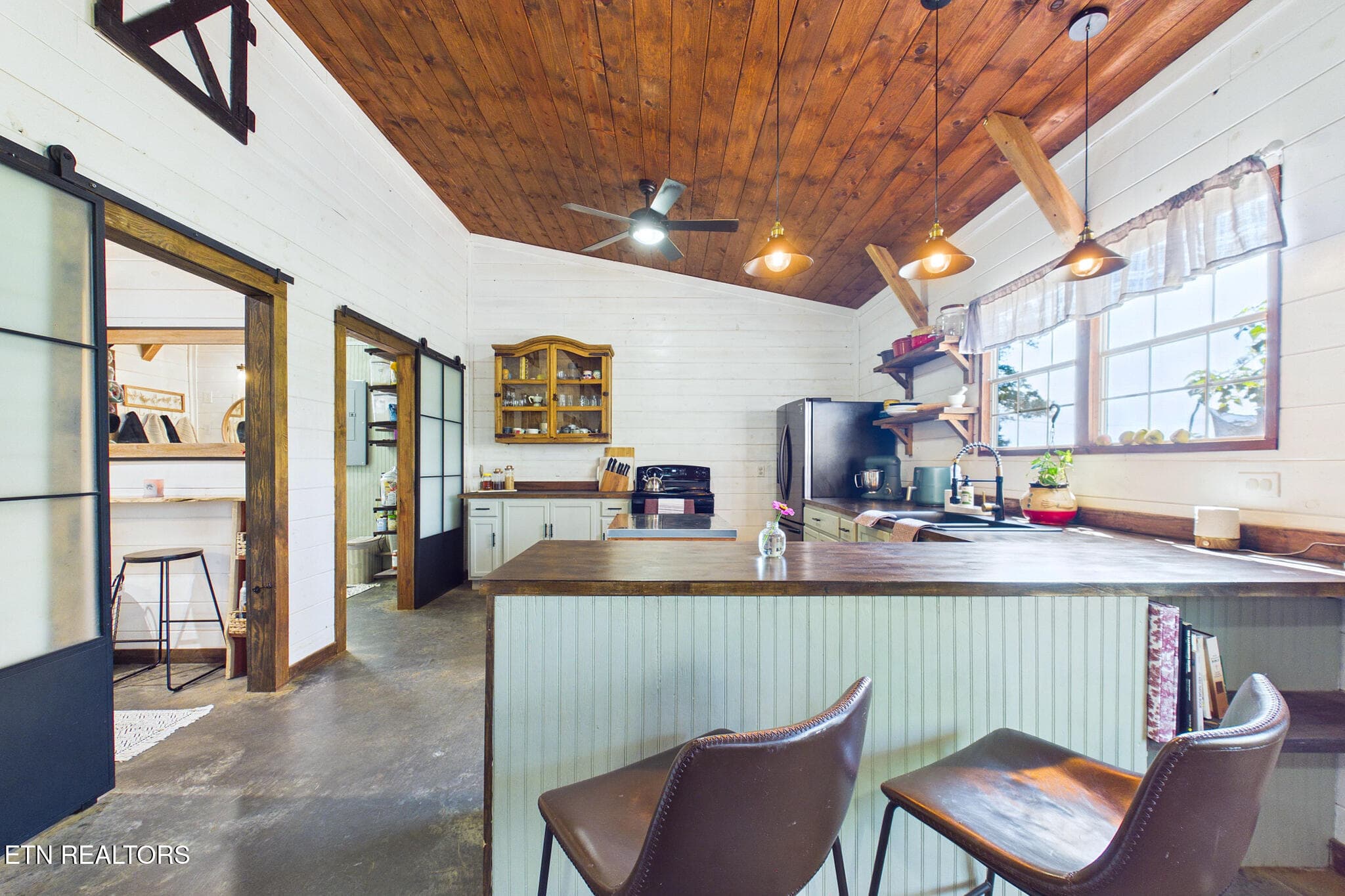 Kitchen - 361 County Road 38, Riceville, TN 37370, Riceville