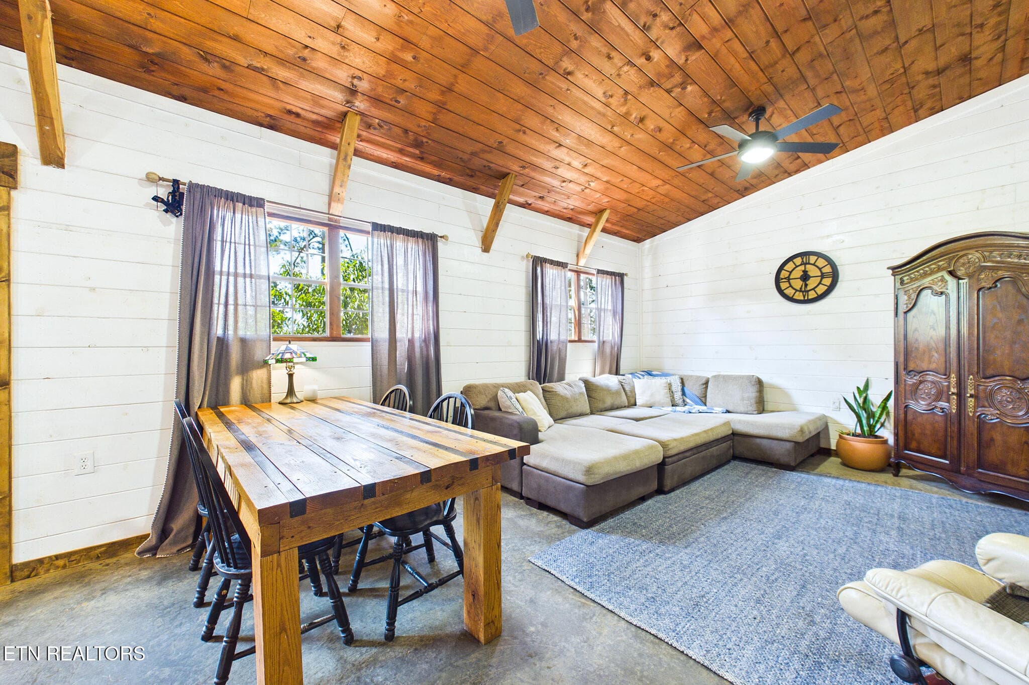 Living Dining - 361 County Road 38, Riceville, TN 37370, Riceville