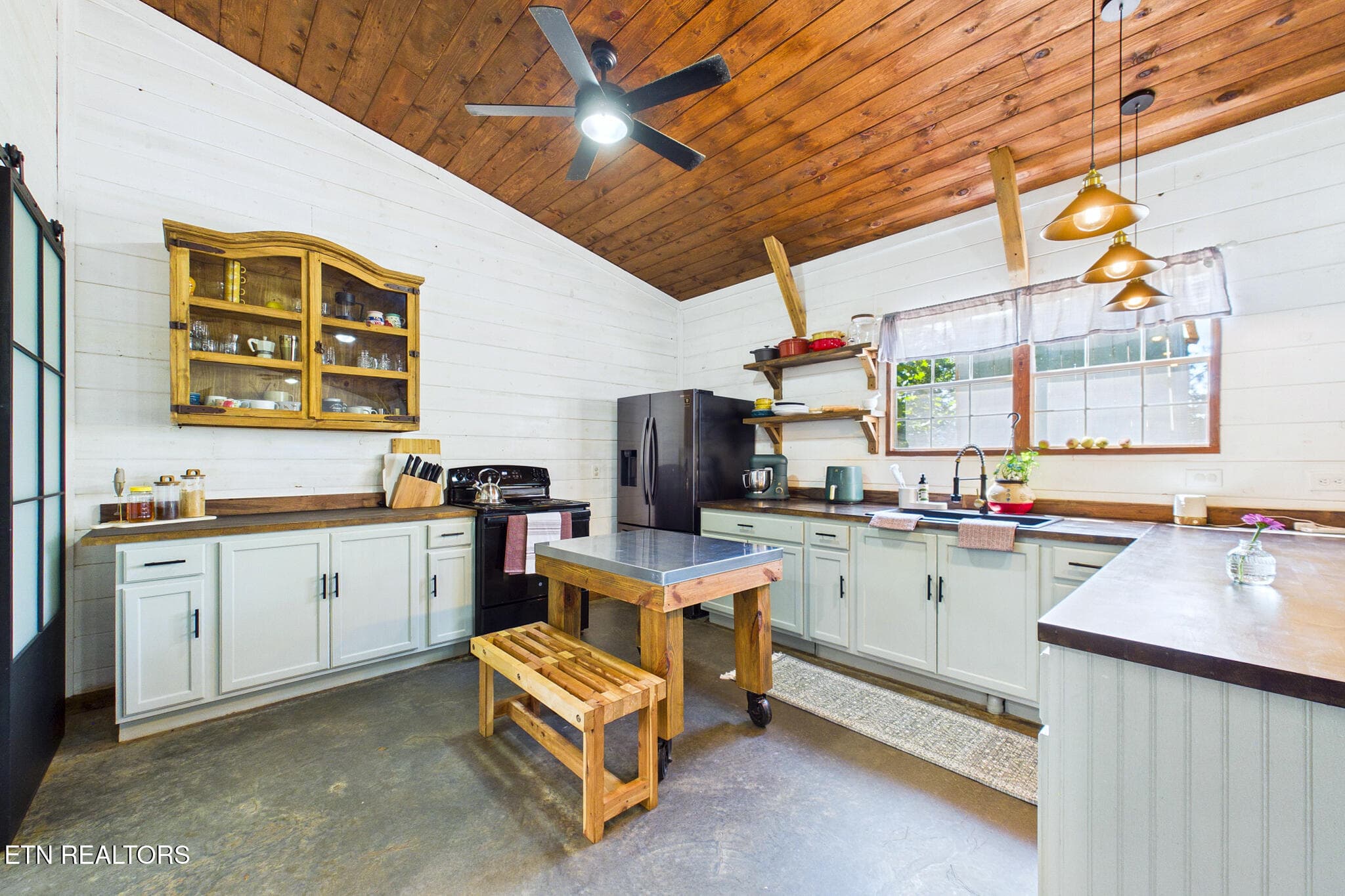 Kitchen - 361 County Road 38, Riceville, TN 37370, Riceville