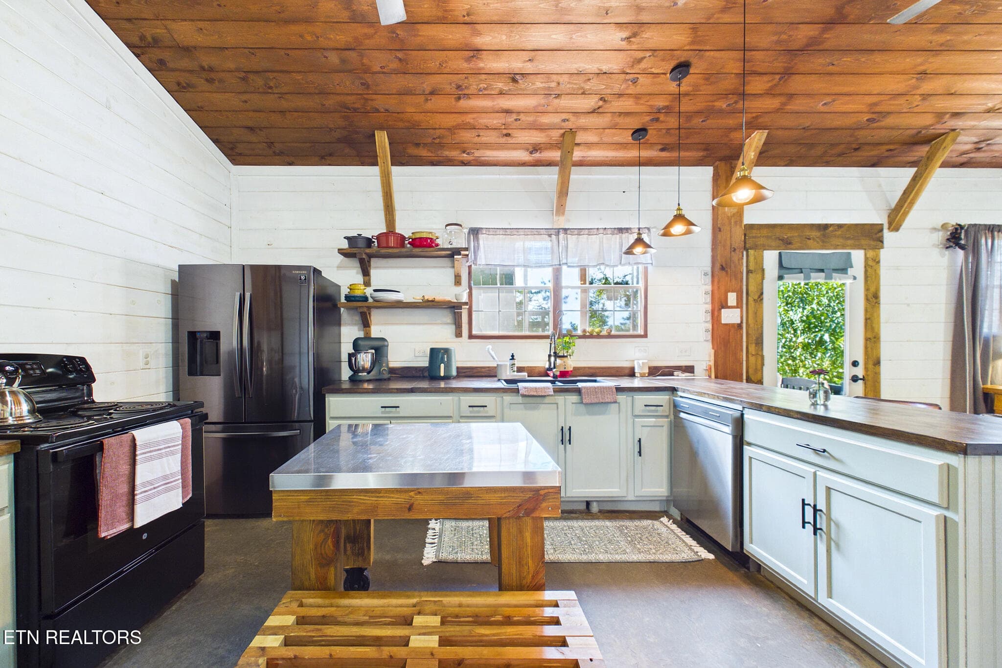 Kitchen - 361 County Road 38, Riceville, TN 37370, Riceville
