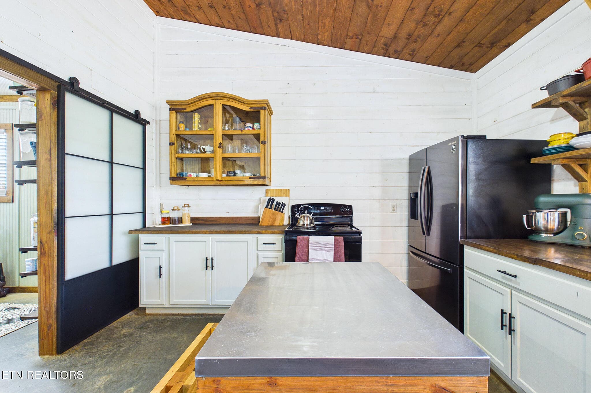 Kitchen - 361 County Road 38, Riceville, TN 37370, Riceville