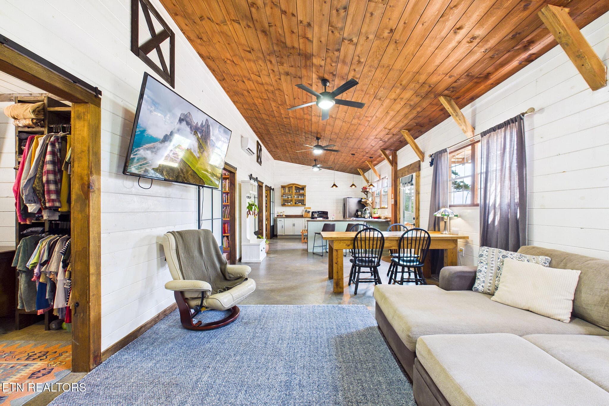 Living - 361 County Road 38, Riceville, TN 37370, Riceville