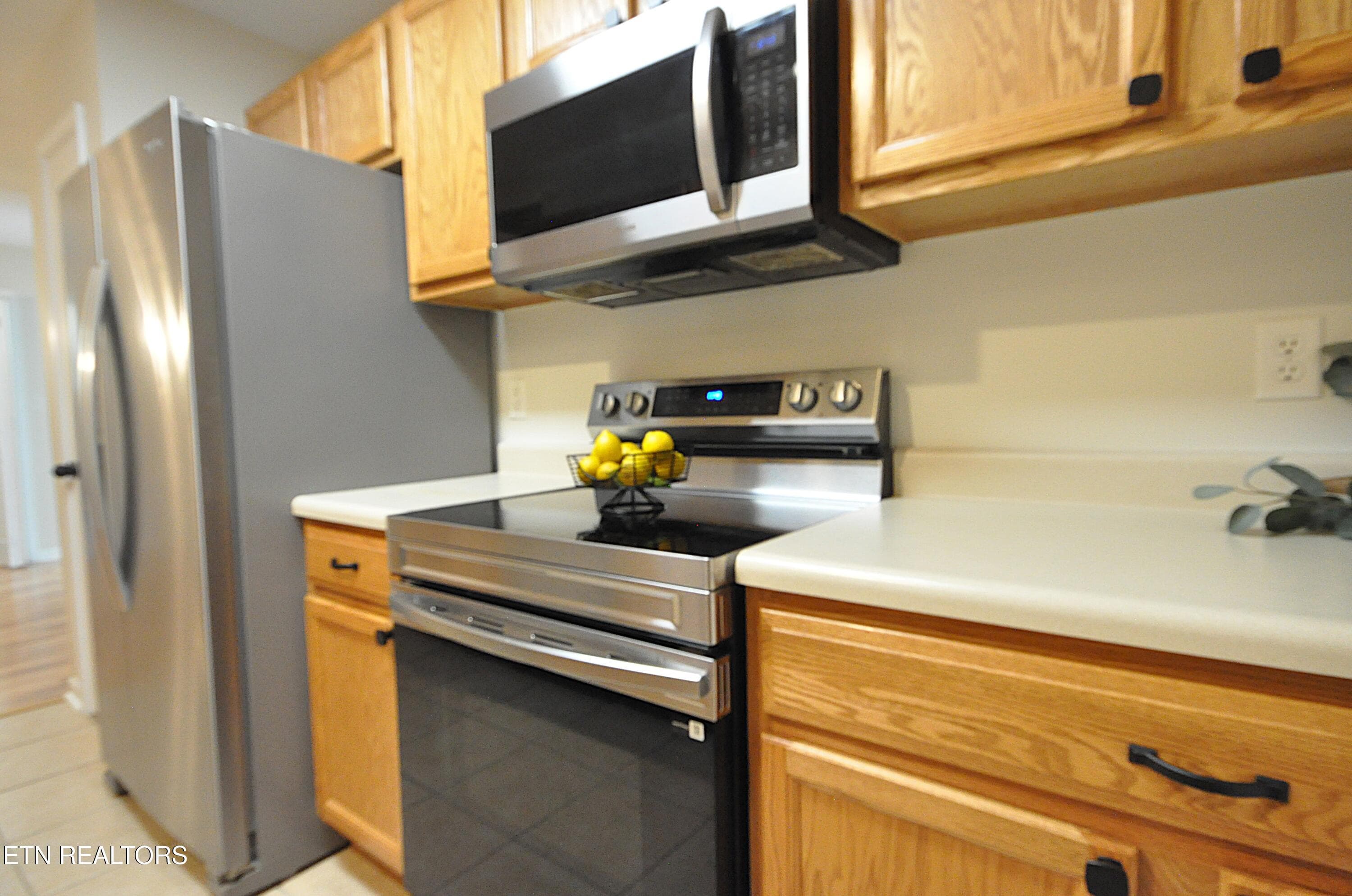 Kitchen Microwave side - 6309 Sky Song, Knoxville, TN 37914