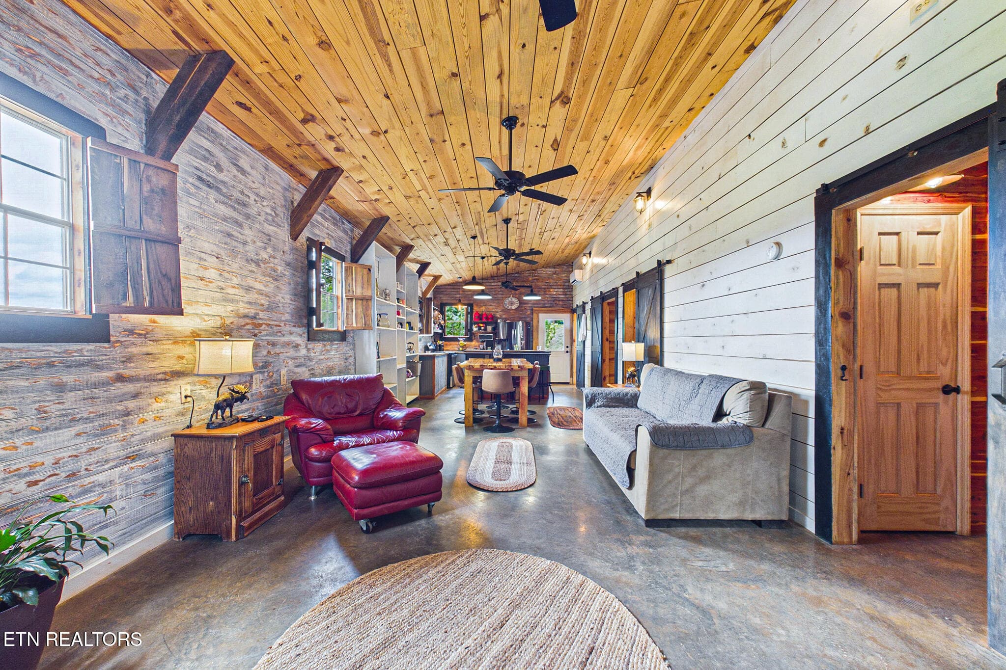 Living - 365 County Road 38, Riceville, TN 37370, Riceville