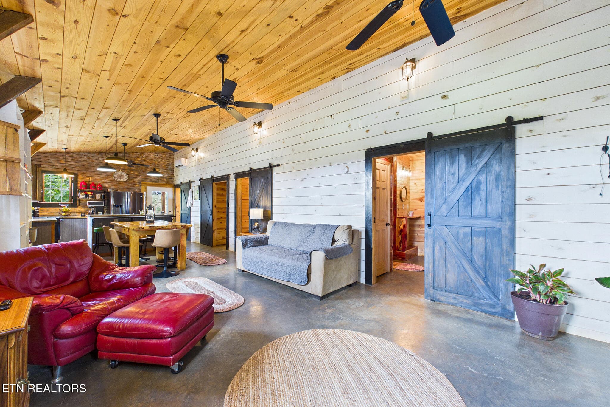 Living - 365 County Road 38, Riceville, TN 37370, Riceville