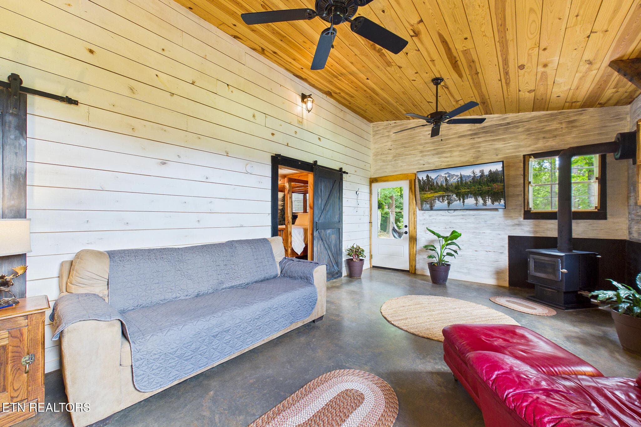 Living - 365 County Road 38, Riceville, TN 37370, Riceville