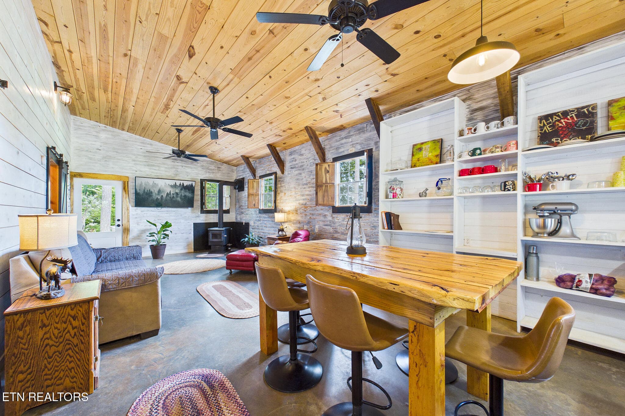 Dining Living - 365 County Road 38, Riceville, TN 37370, Riceville