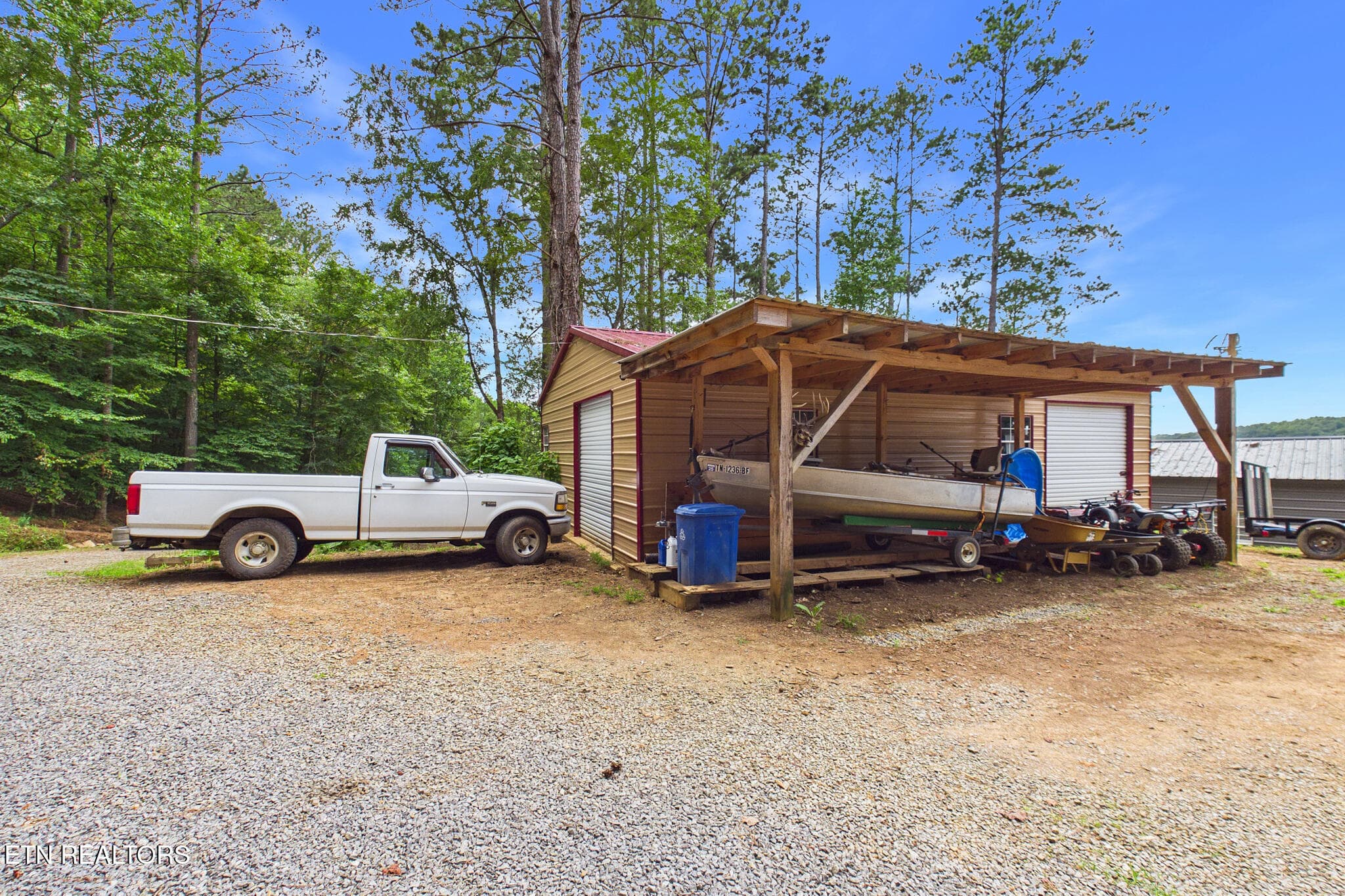 Garage - 365 County Road 38, Riceville, TN 37370, Riceville