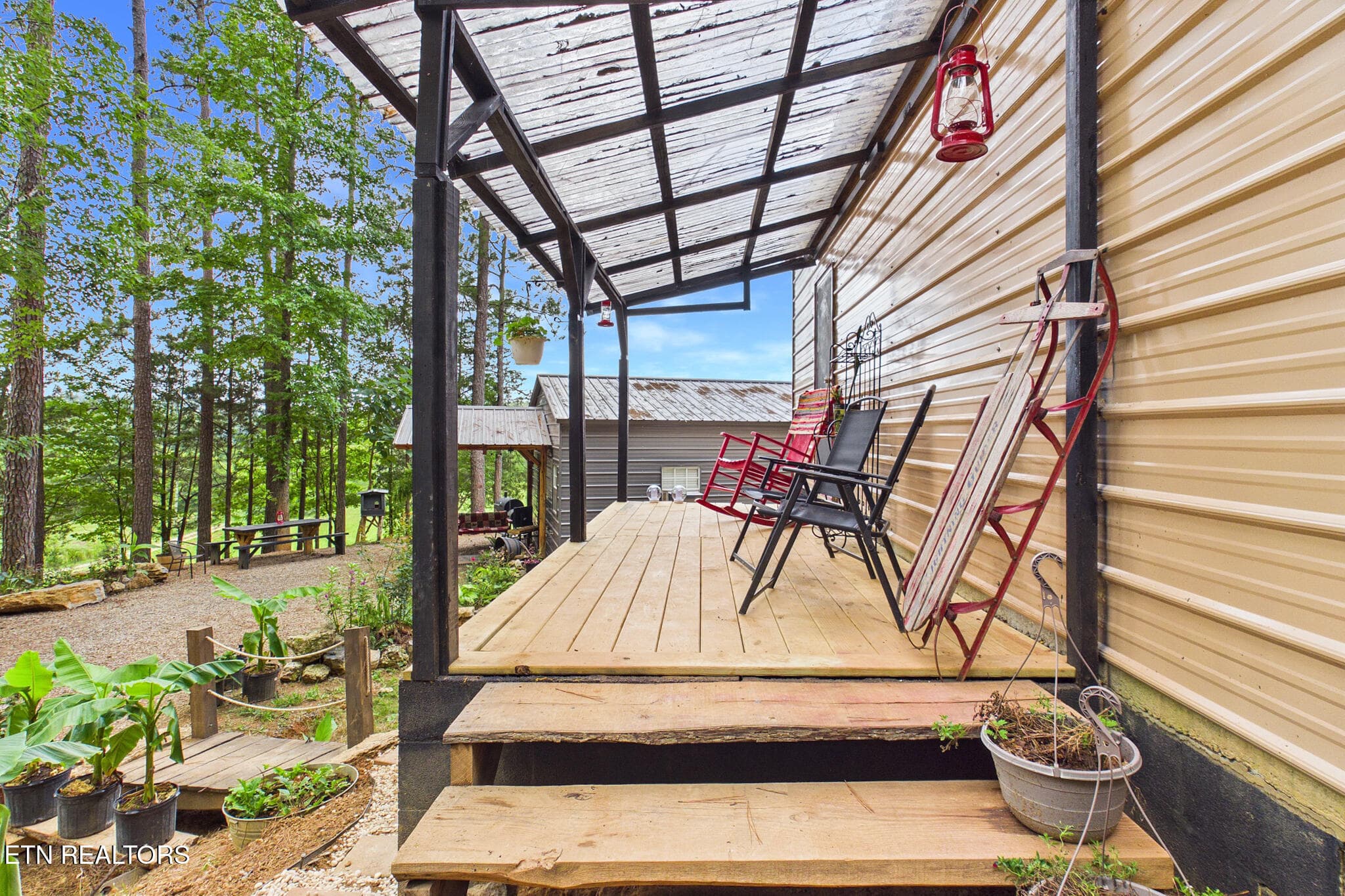 Garage Patio - 365 County Road 38, Riceville, TN 37370, Riceville