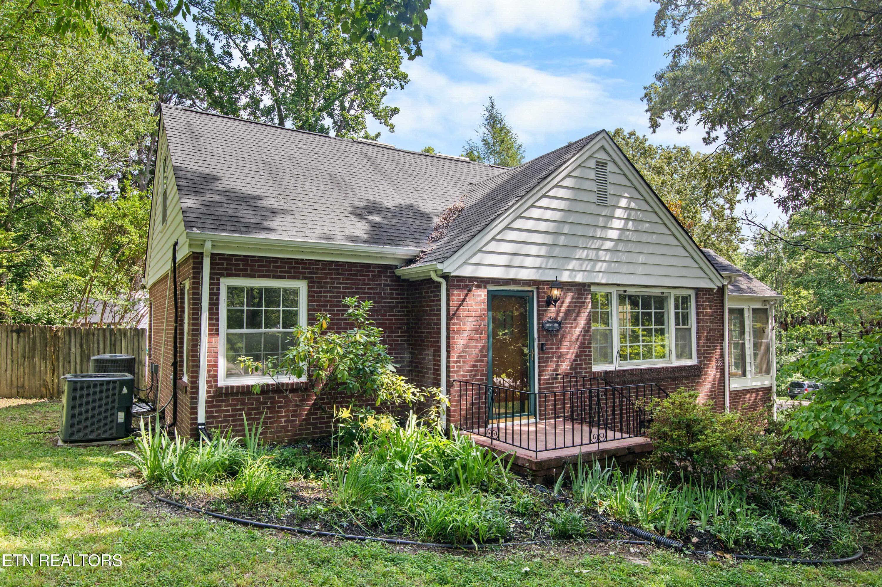 4300 Fulton Drive, Knoxville, TN 37918