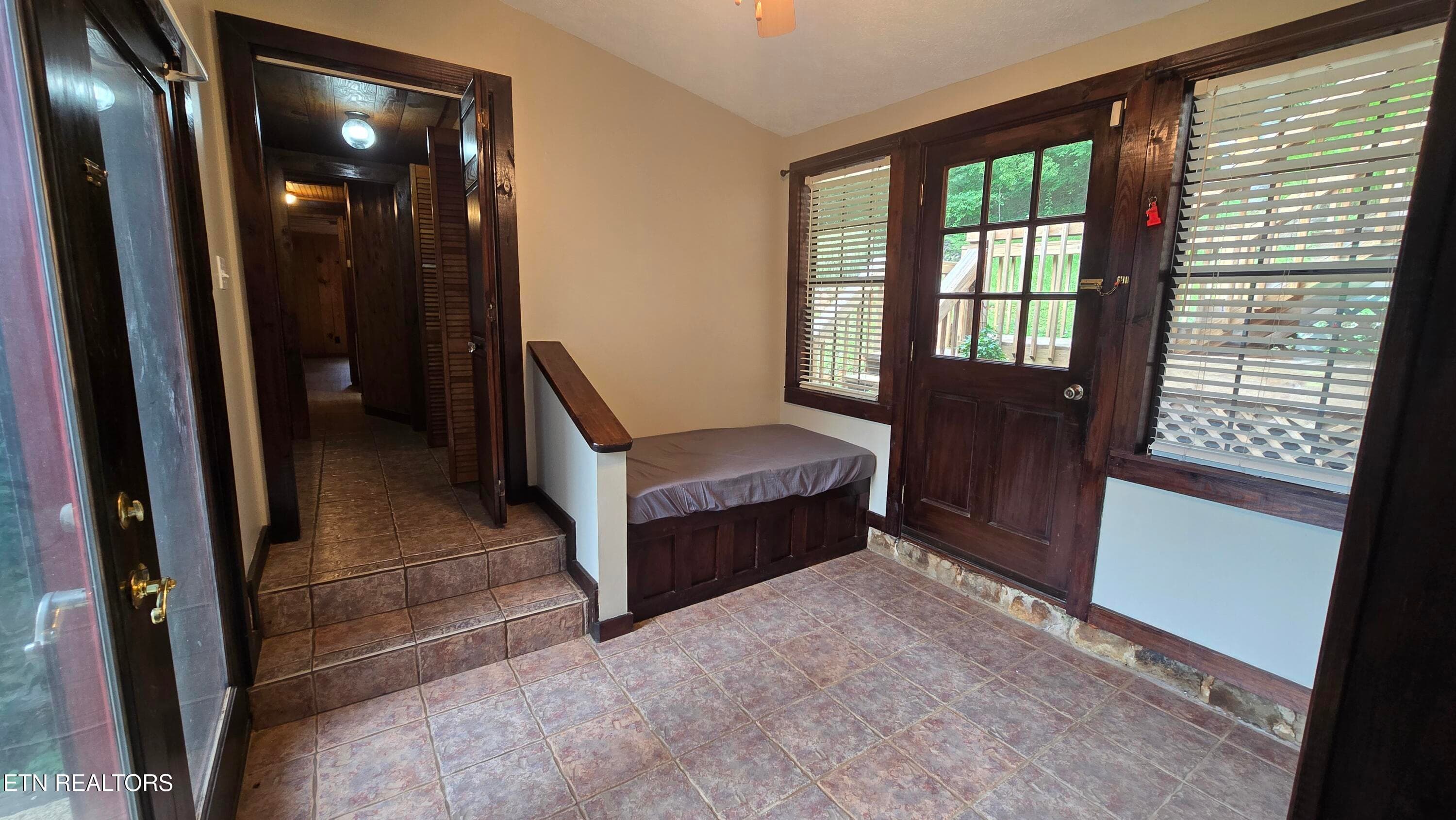 Sitting areea - 5494 Lone Mountain Rd, New Tazewell, TN 37825