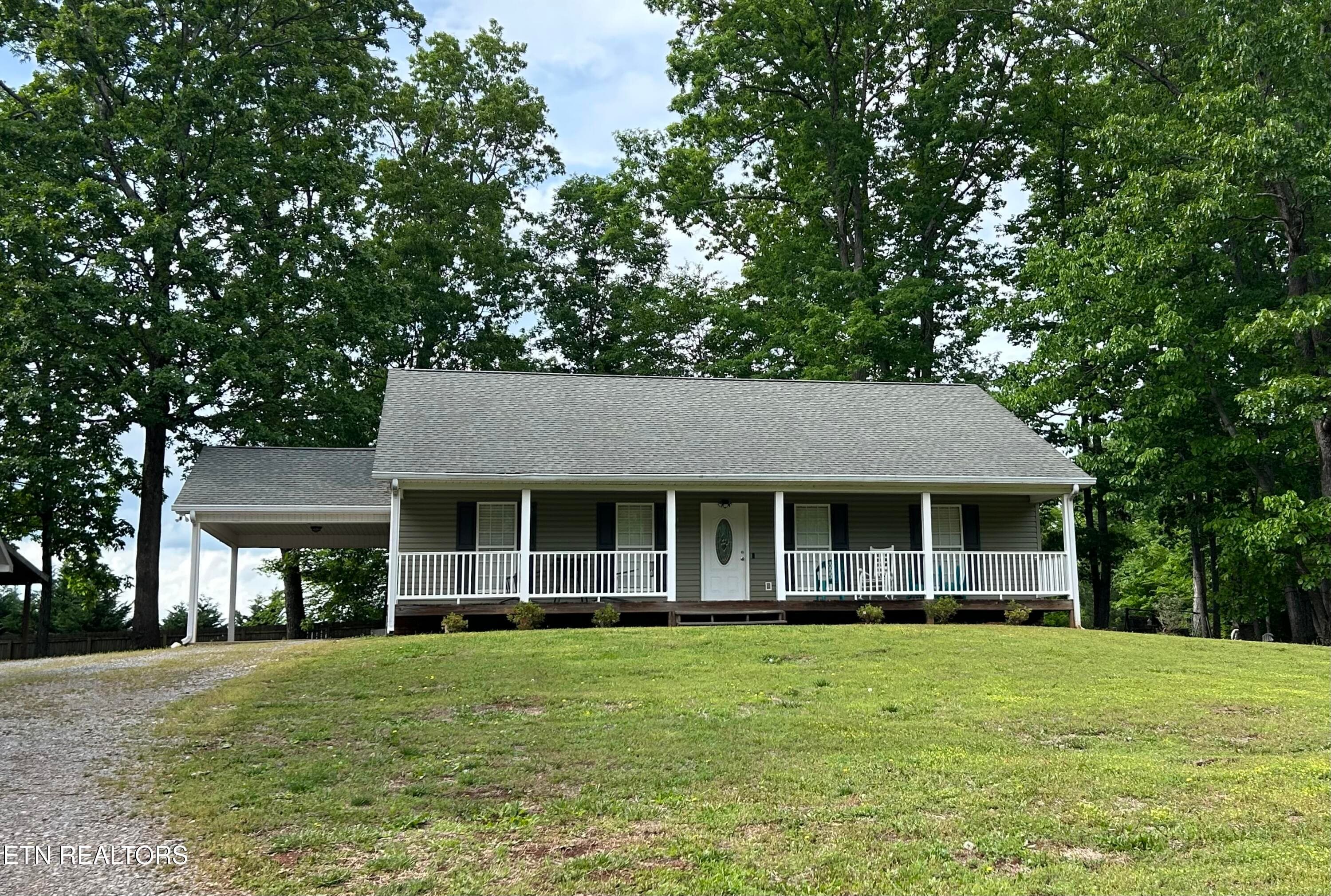 Beautiful During the Day Too - 135 Central Ave, Benton, TN 37307, Benton