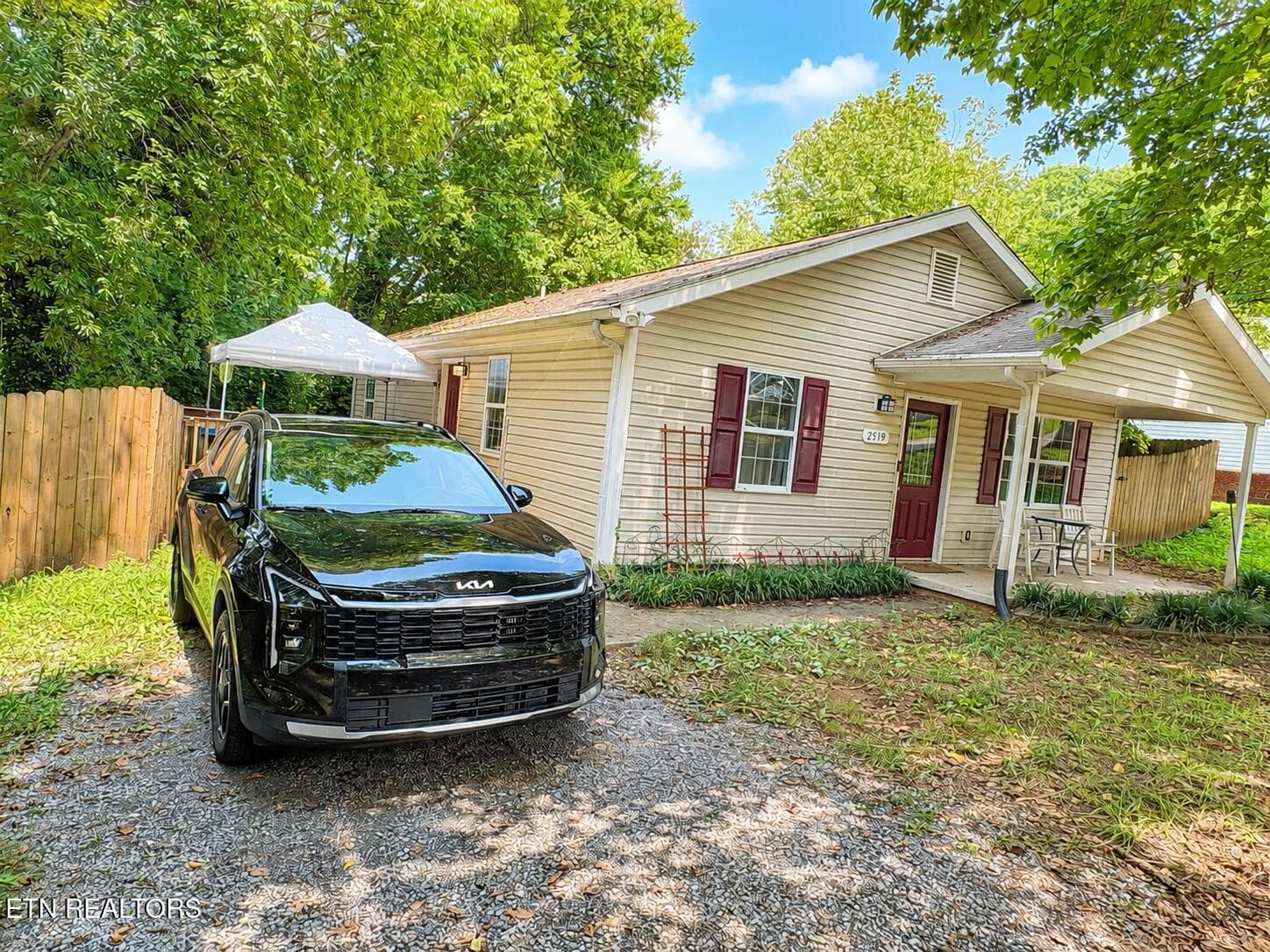 2519 Seaton Ave with Driveway - 2519 SE Seaton Ave, Knoxville, TN 37920, Knoxville