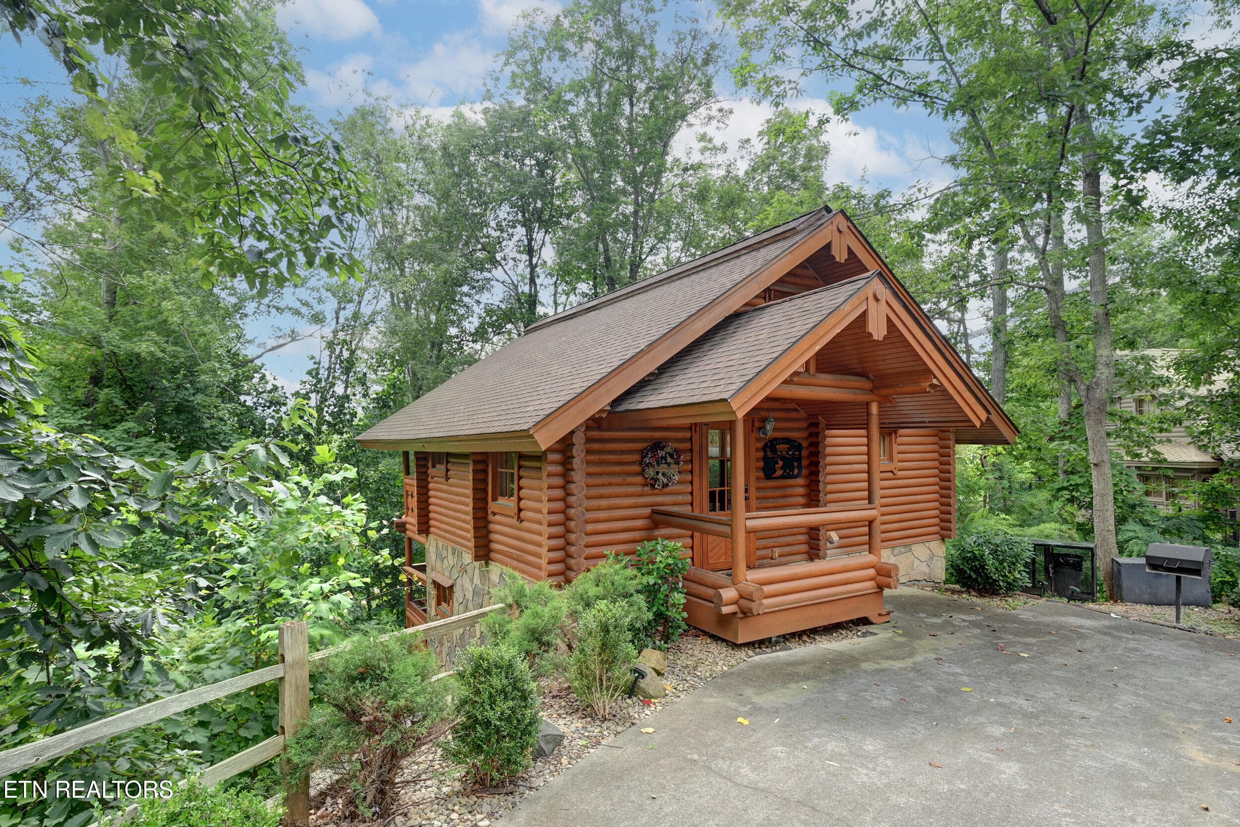 Outside pic - 917 Pine Cone Way, Gatlinburg, TN 37738, Gatlinburg