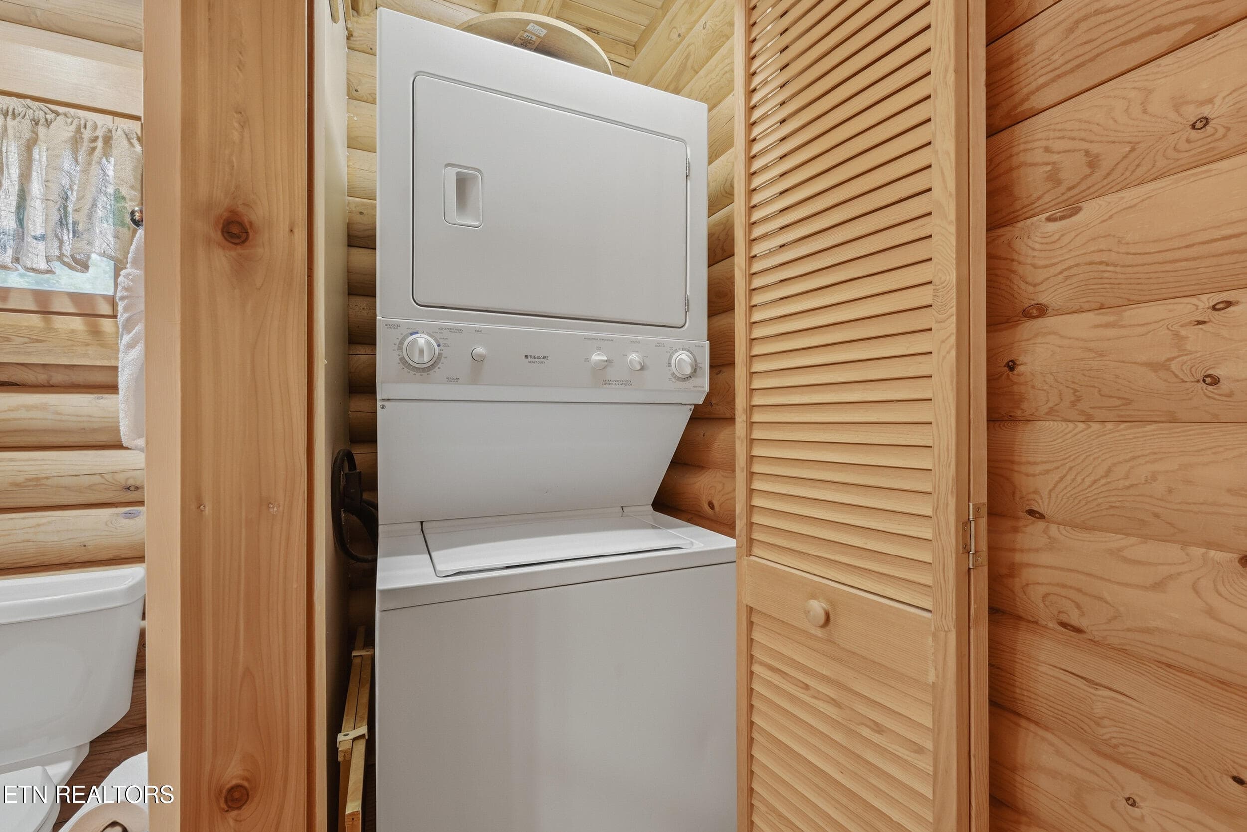Stack-on Washer/Dryer - 917 Pine Cone Way, Gatlinburg, TN 37738, Gatlinburg