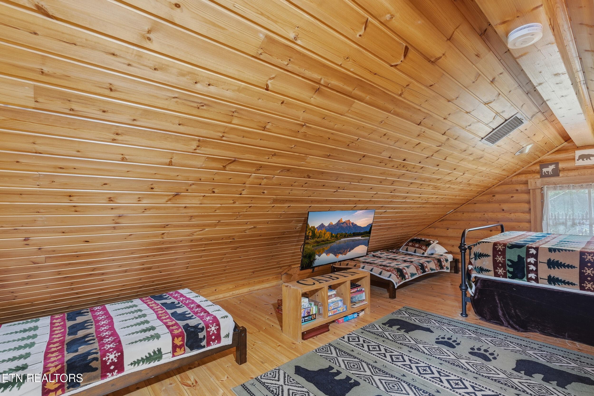 Bedroom 2-loft area - 917 Pine Cone Way, Gatlinburg, TN 37738, Gatlinburg