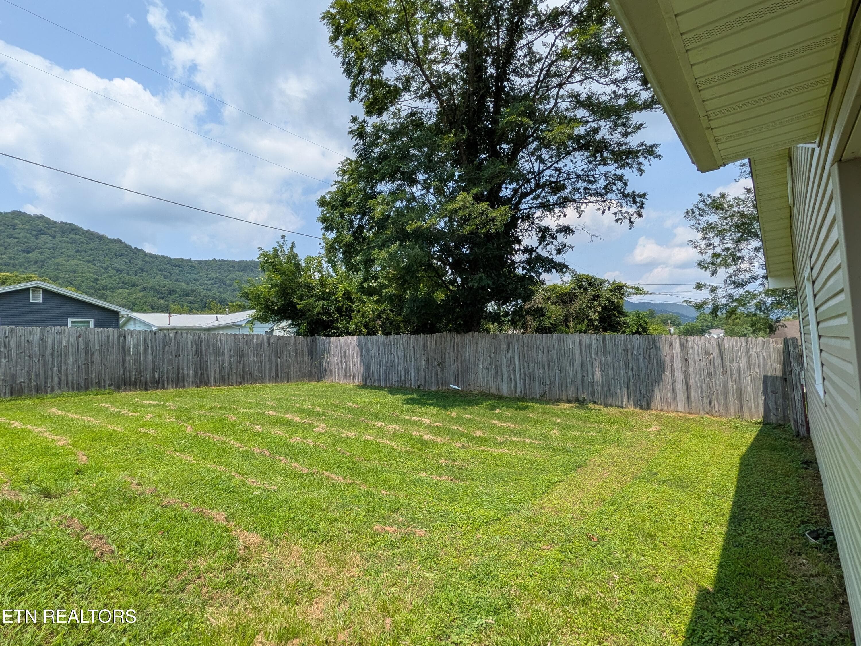 PXL_20260729_182054940 - 712 W Walden St, LaFollette, TN 37766, LaFollette