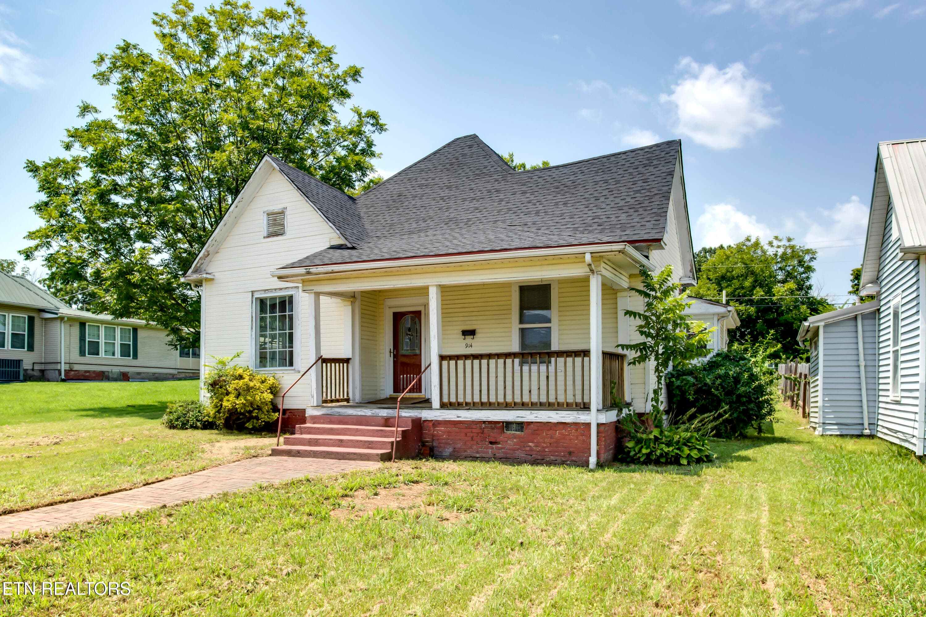 03_OhioAvenue_914_FrontRight - 914 Ohio Ave, Etowah, TN 37331