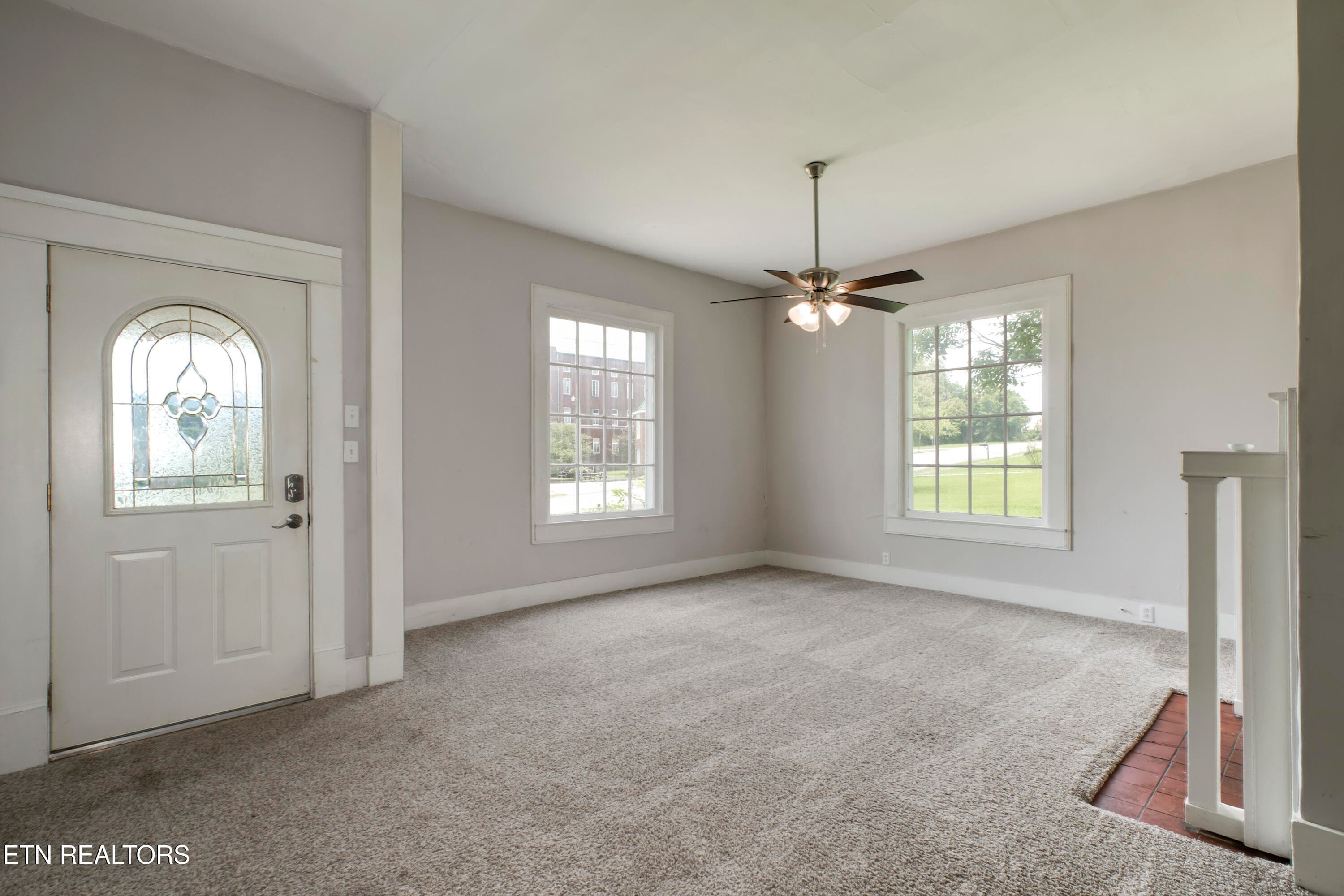 08_OhioAvenue_914_Living02 - 914 Ohio Ave, Etowah, TN 37331
