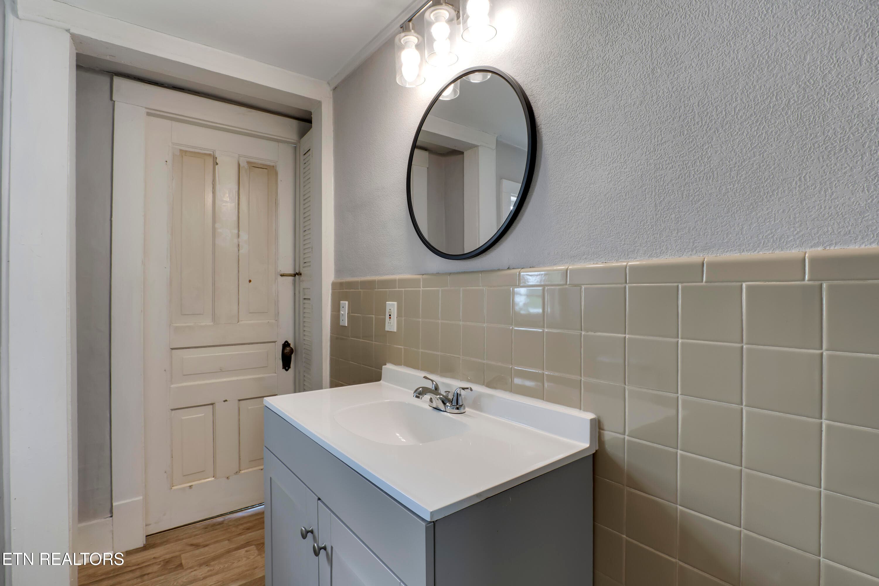 17_OhioAvenue_914_FullBath02 - 914 Ohio Ave, Etowah, TN 37331