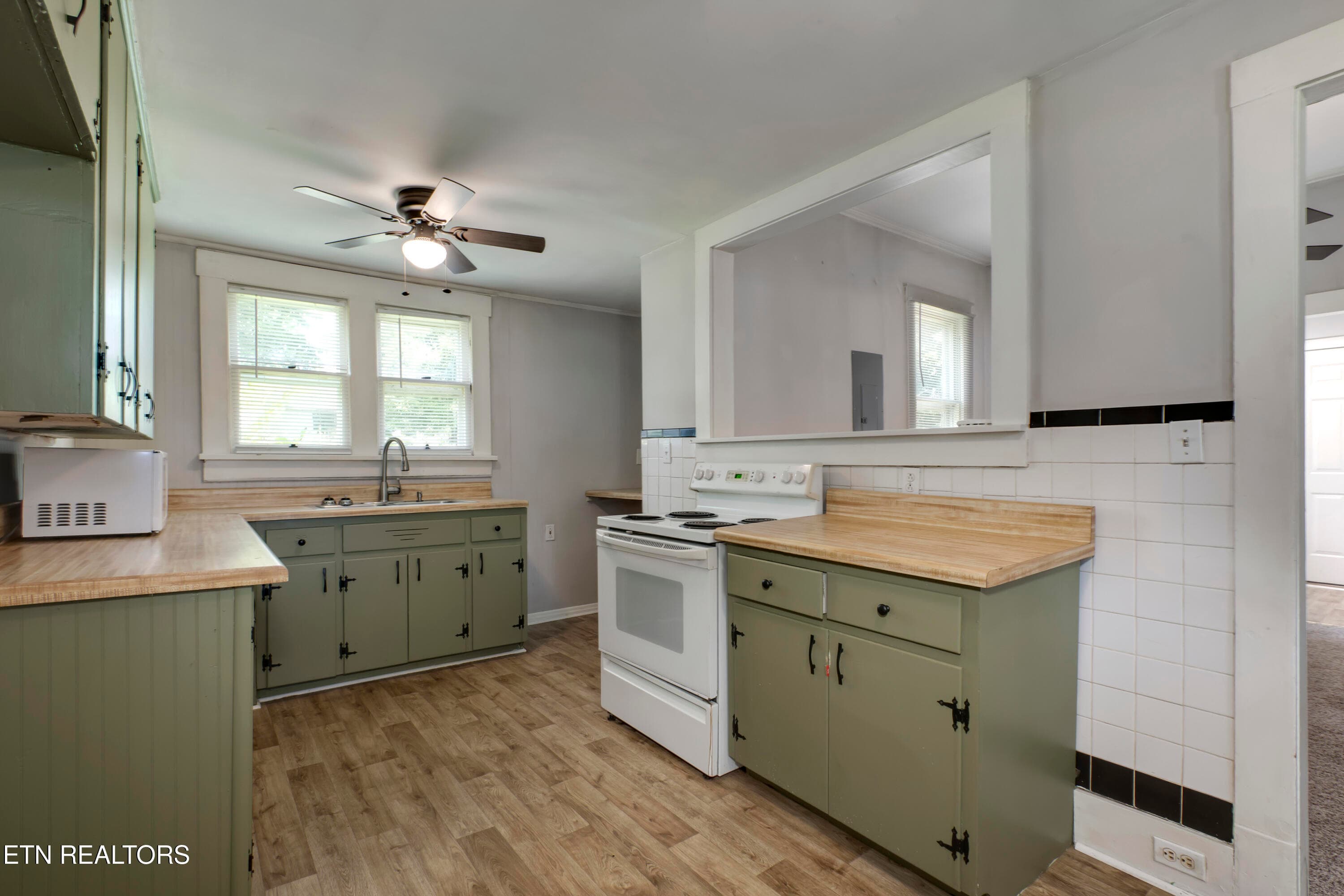 24_OhioAvenue_914_Kitchen01 - 914 Ohio Ave, Etowah, TN 37331
