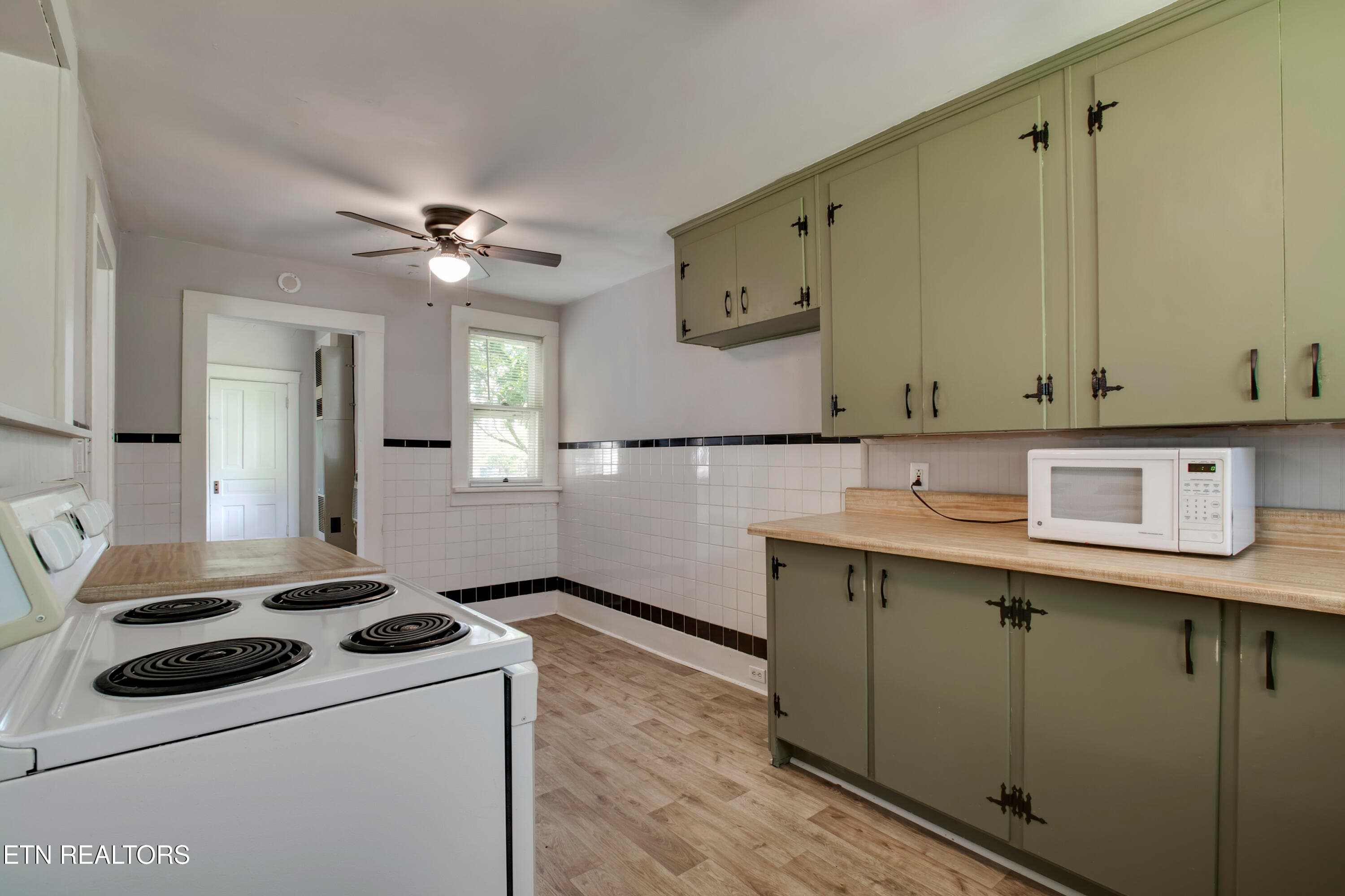 26_OhioAvenue_914_Kitchen03 - 914 Ohio Ave, Etowah, TN 37331