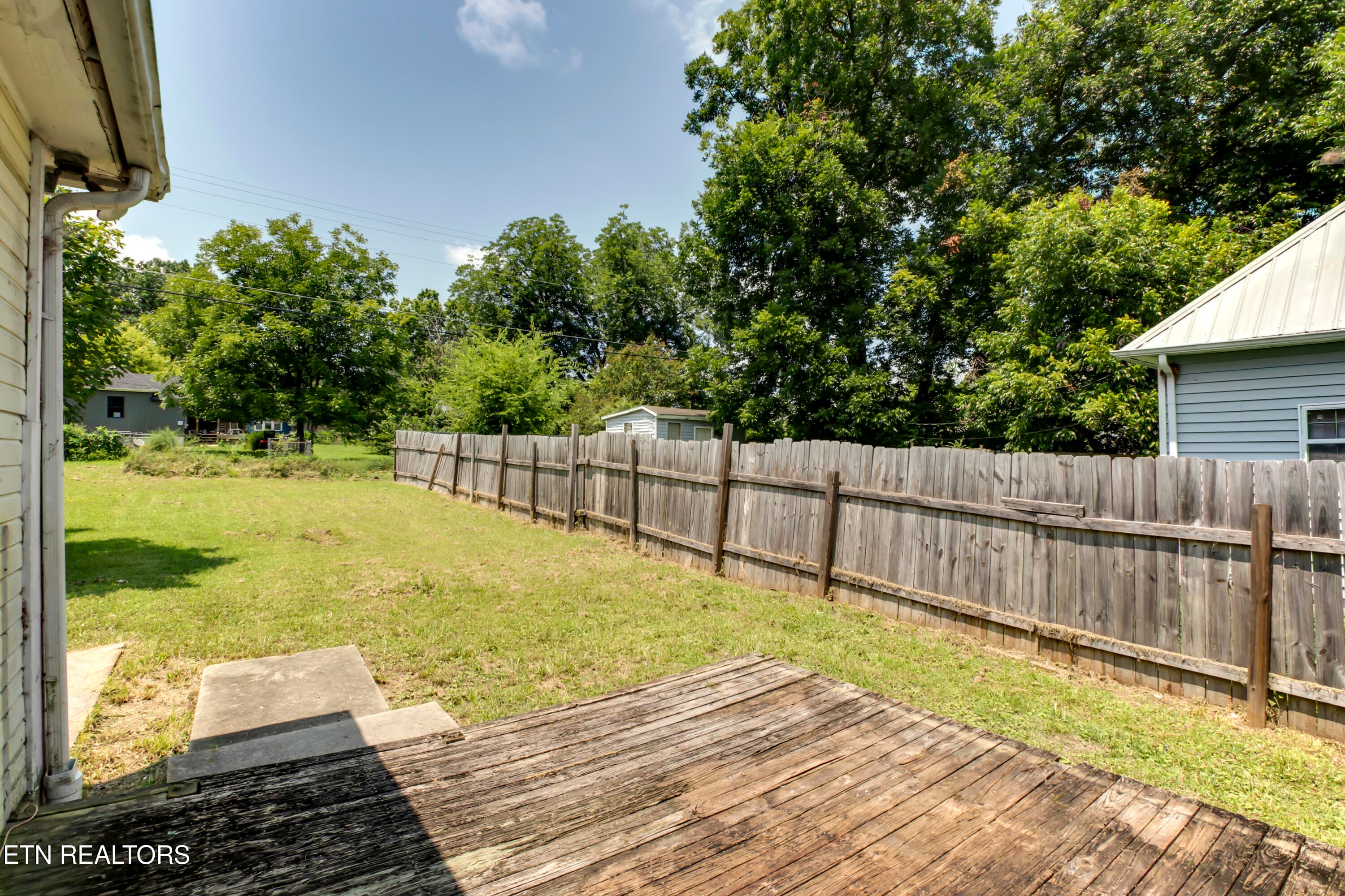33_OhioAvenue_914_Deck01 - 914 Ohio Ave, Etowah, TN 37331