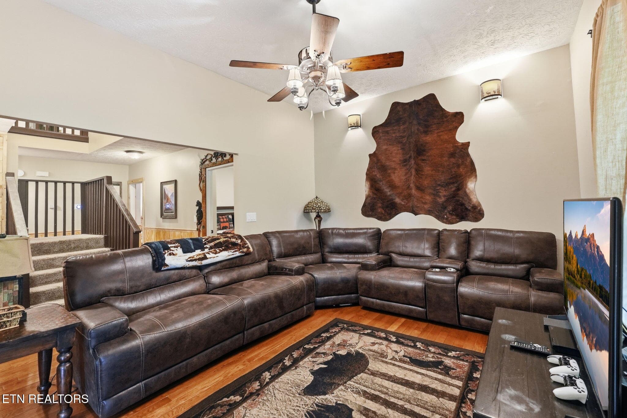 14-web-or-mls-013_DSC02454_with_tv - 2202 Applewood Rd, Sevierville, TN 37862, Sevierville