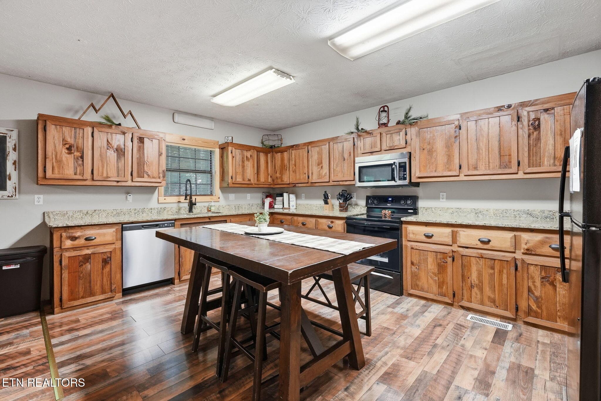 16-web-or-mls-015_DSC02474 - 2202 Applewood Rd, Sevierville, TN 37862, Sevierville