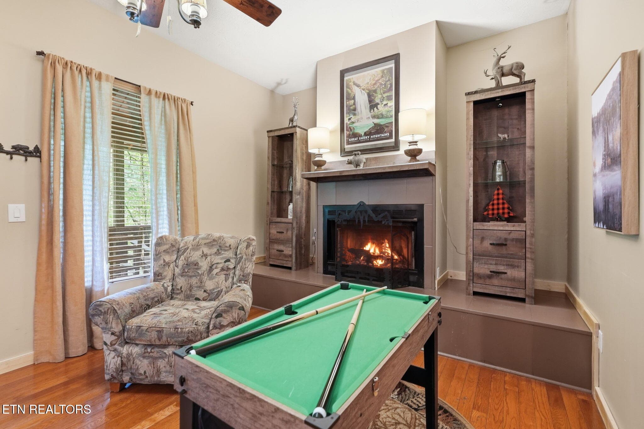 22-web-or-mls-021_DSC02434_with_fire - 2202 Applewood Rd, Sevierville, TN 37862, Sevierville
