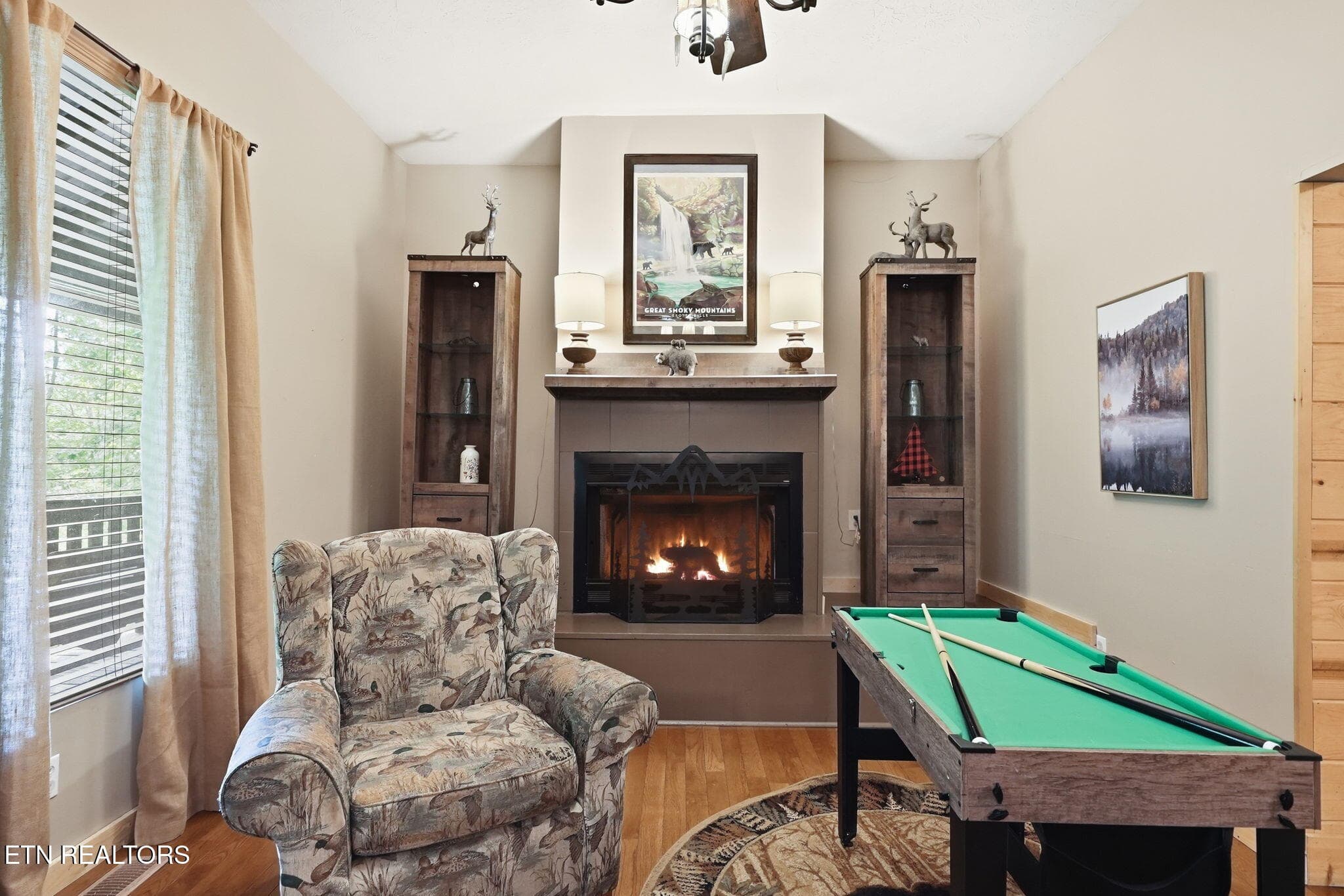 24-web-or-mls-023_DSC02464_with_fire - 2202 Applewood Rd, Sevierville, TN 37862, Sevierville