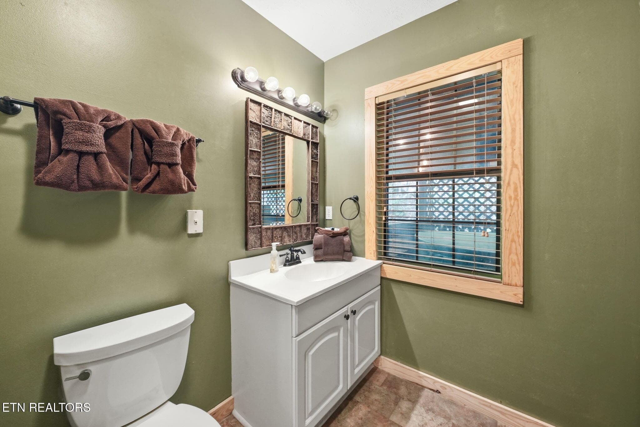 48-web-or-mls-047_DSC02531 - 2202 Applewood Rd, Sevierville, TN 37862, Sevierville