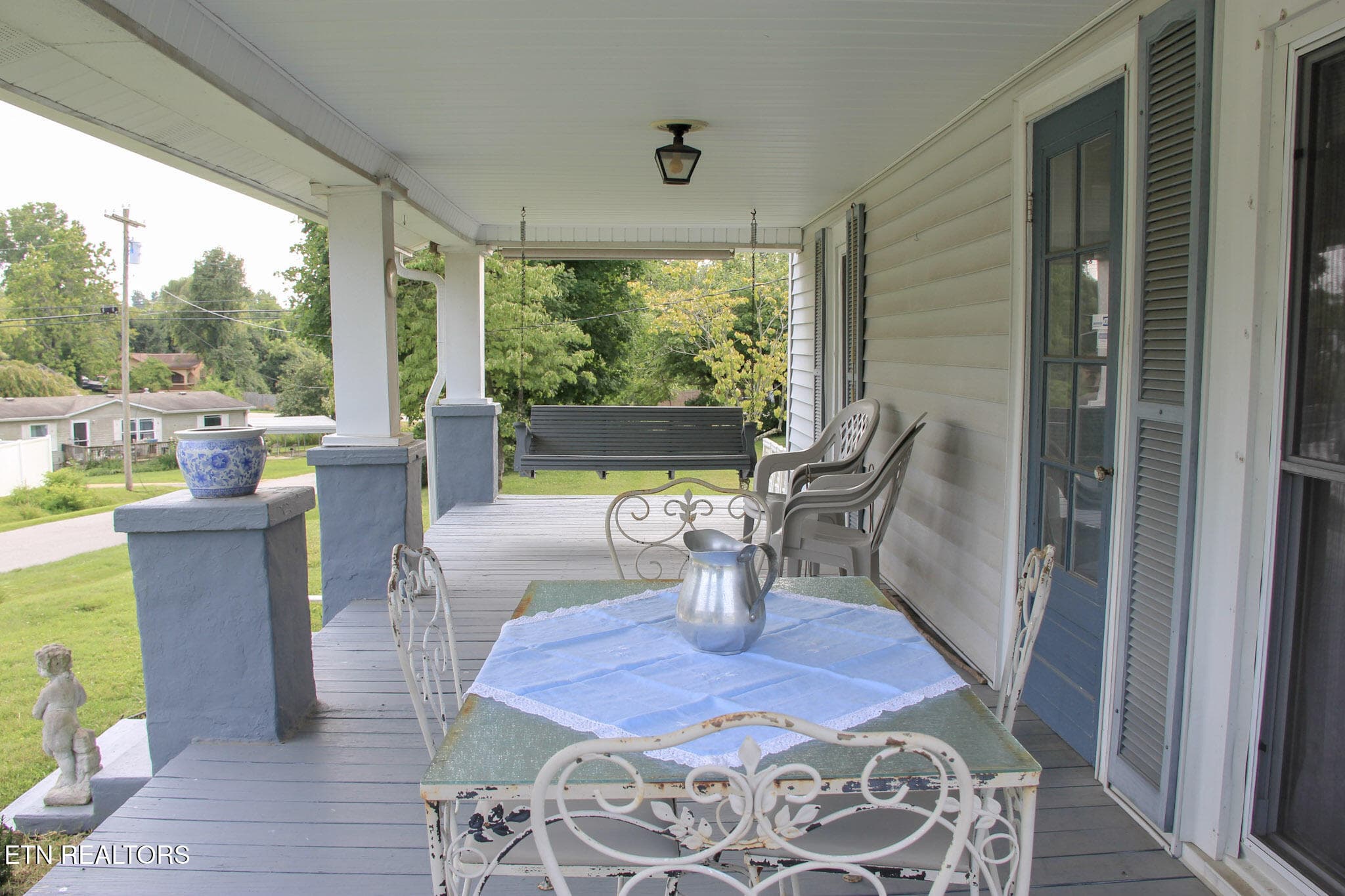 Front Porch - 301 W Crawford Ave, Monterey, TN 38574, Monterey