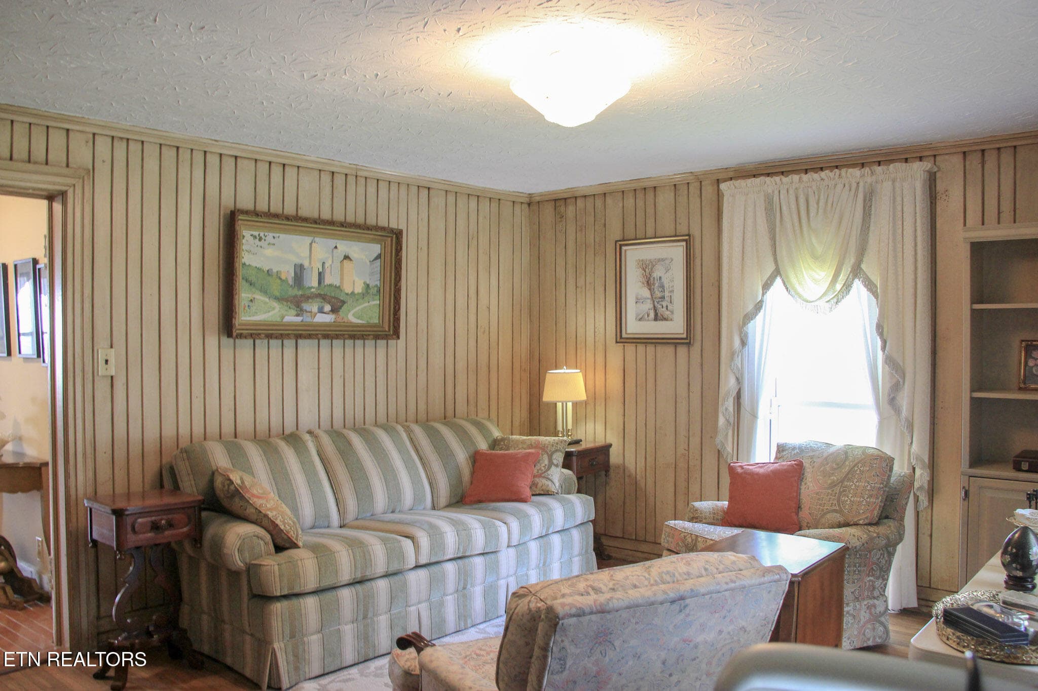 Living Room - 301 W Crawford Ave, Monterey, TN 38574, Monterey