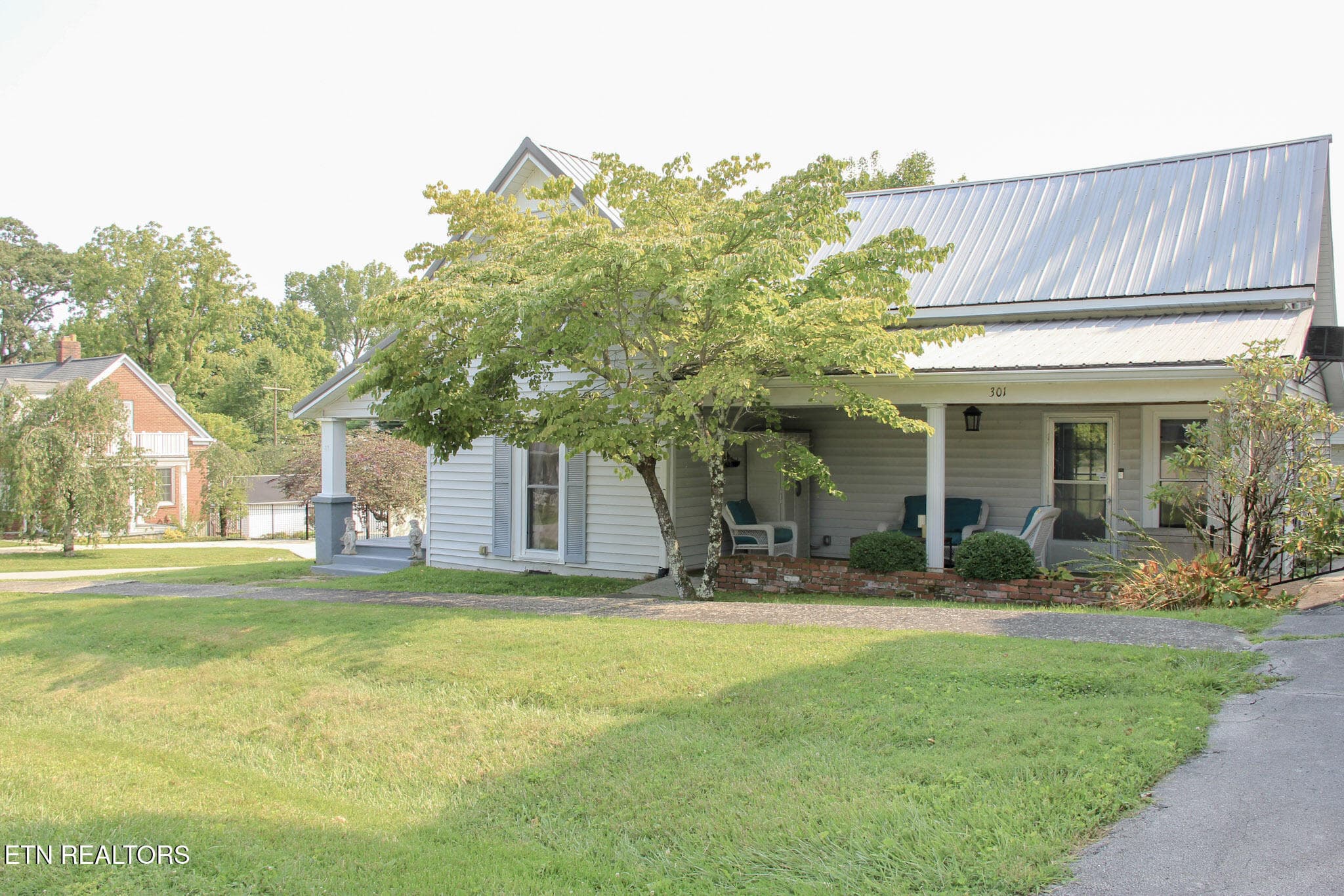 Side of hosuse - 301 W Crawford Ave, Monterey, TN 38574, Monterey